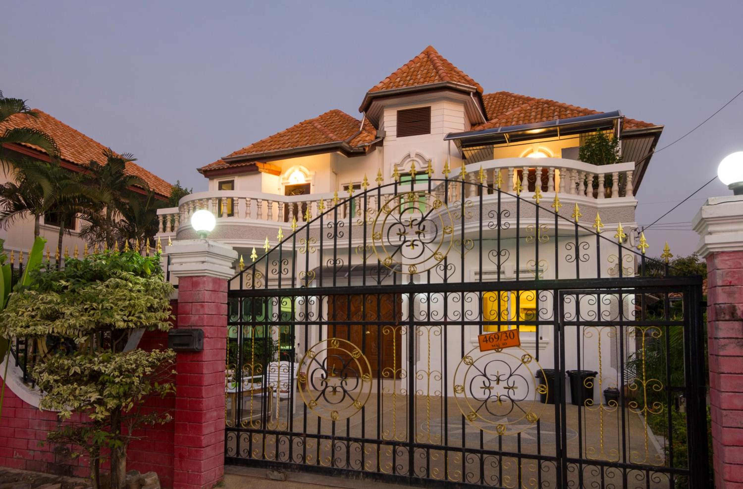 RATANA VILLA - PATTAYA HOLIDAY HOUSE WALKING STREET 7 bedrooms view 4