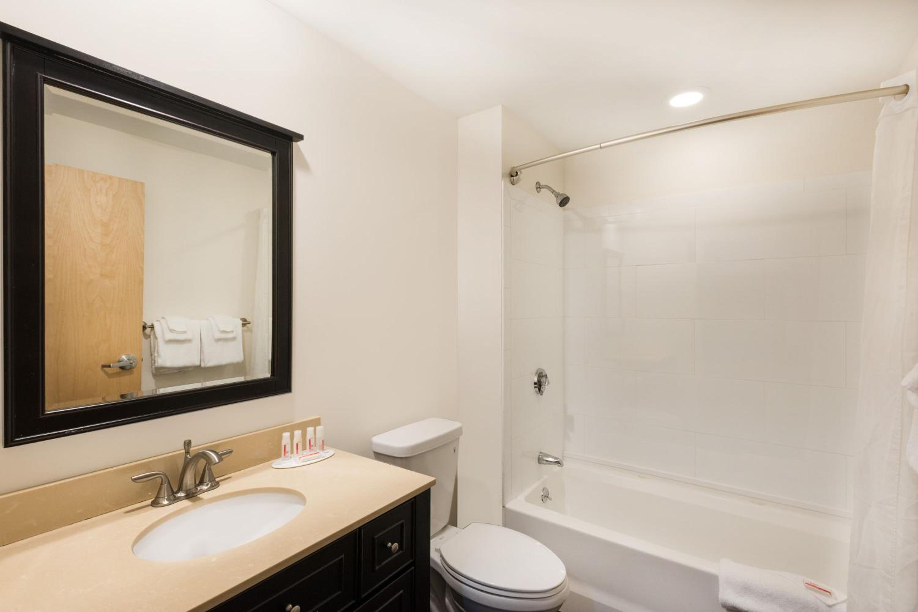 Quincy Vacations - Howard Johnson by Wyndham Quincy/ Boston - Property Image 13