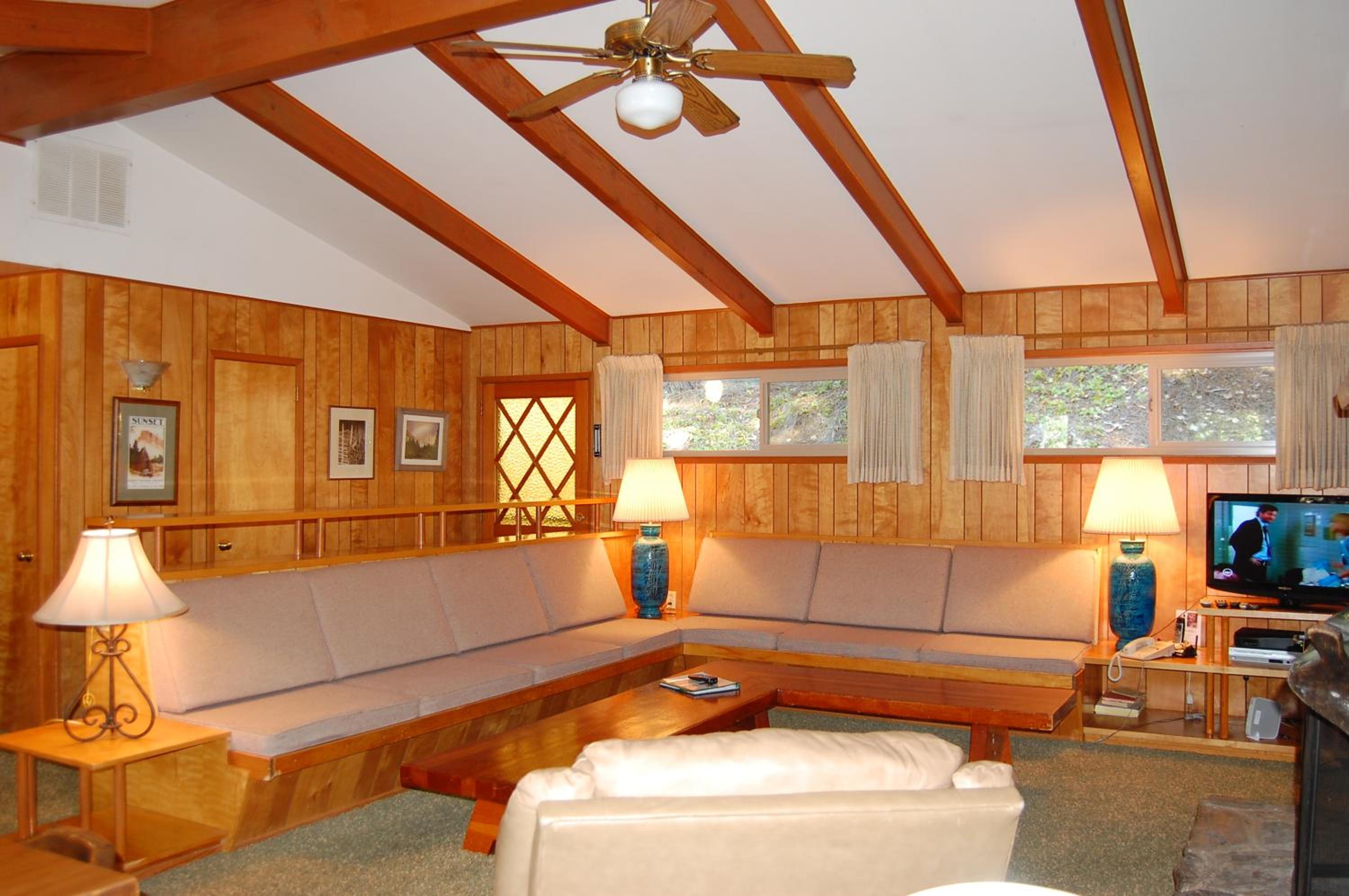 99 Yosemite Mountain Lodge view 4