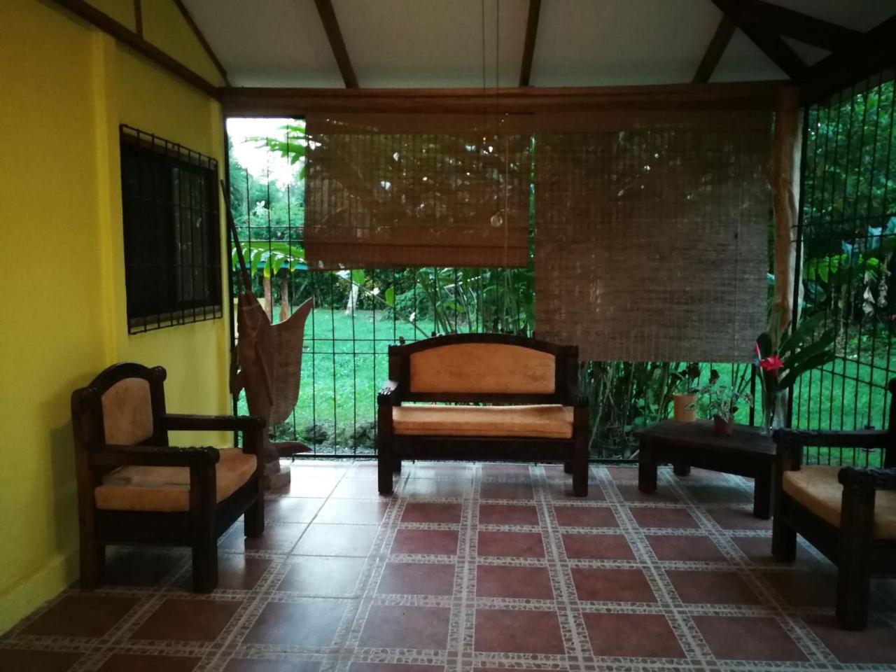 Casita Amarilla