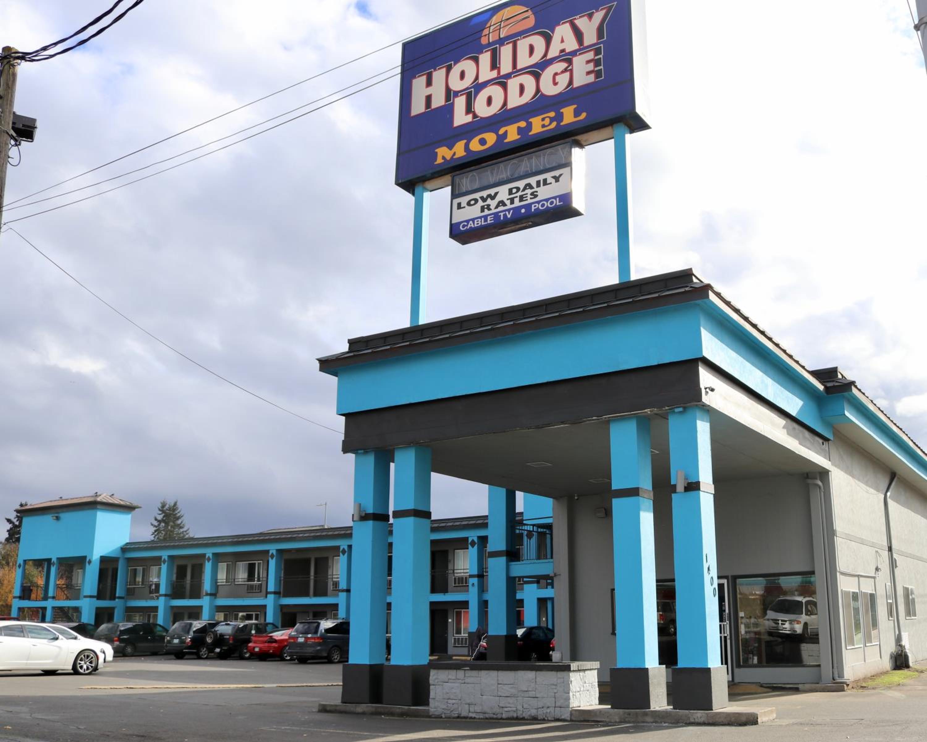 Albany Vacations - Holiday Lodge - Salem,OR - Property Image 1