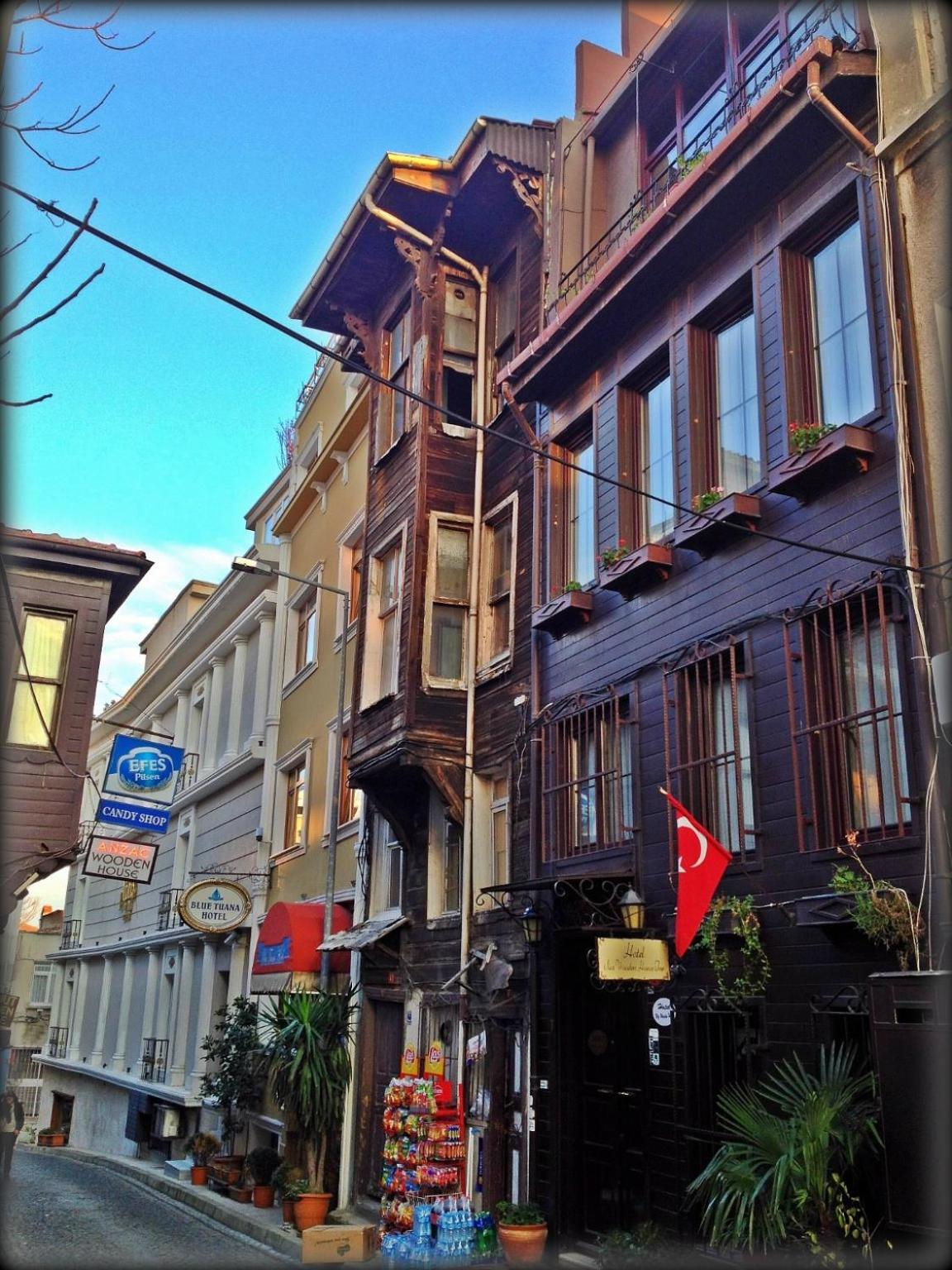 Naz Wooden House Inn
