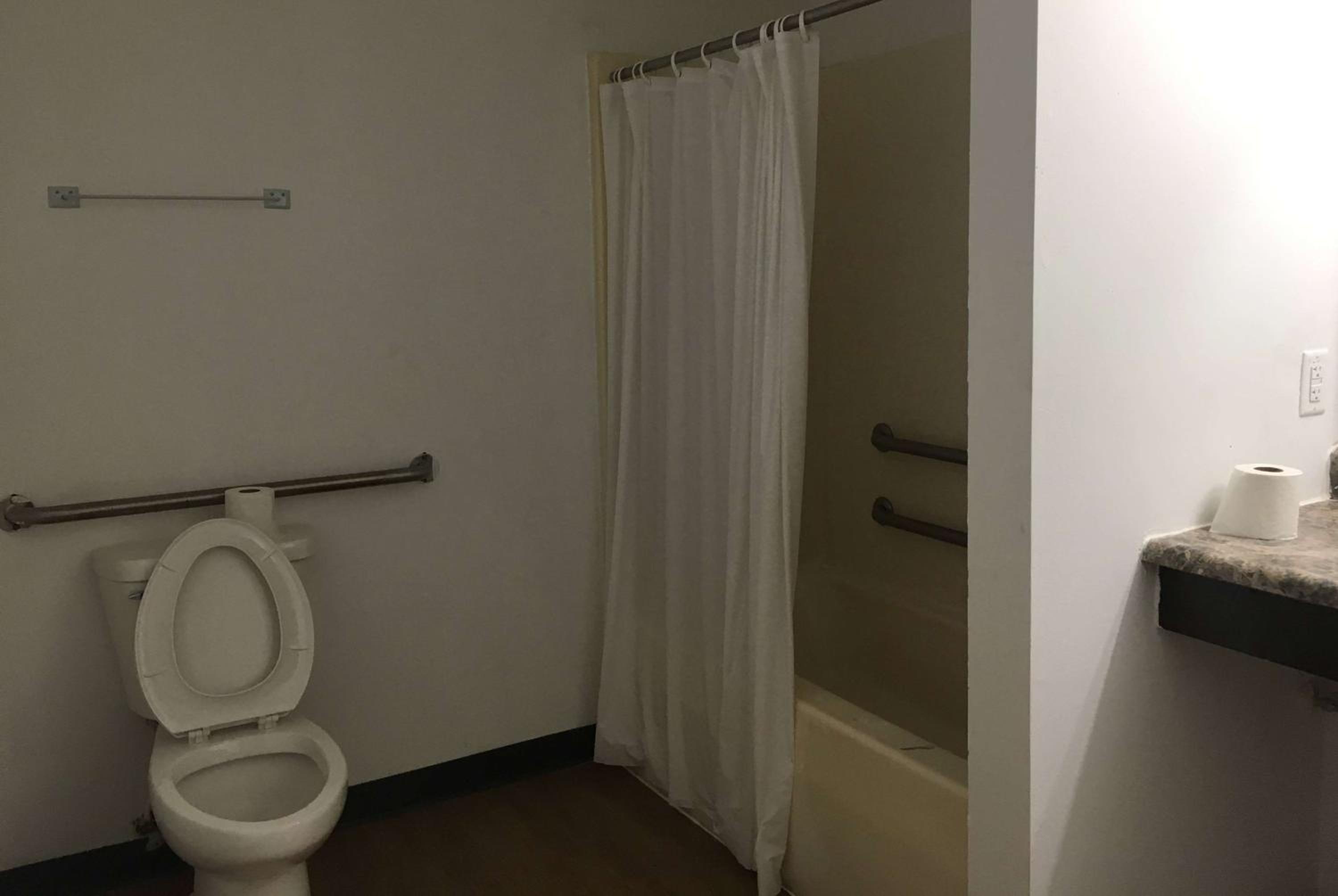 Merrillville Vacations - Knights Inn Merrillville - Property Image 39