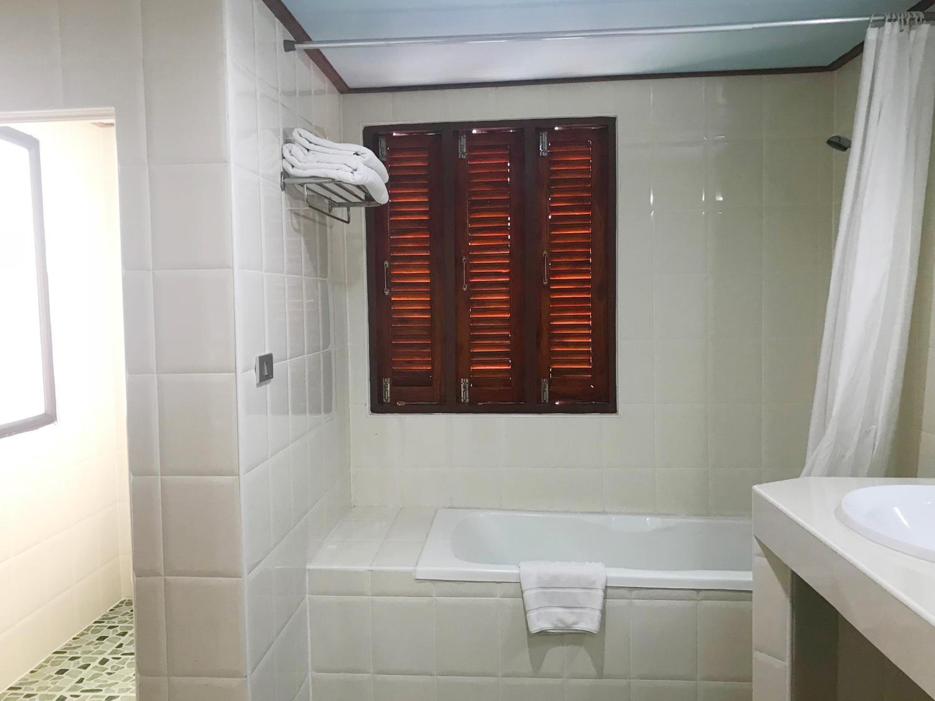 Toh Buk Seng Ayutthaya Hotel