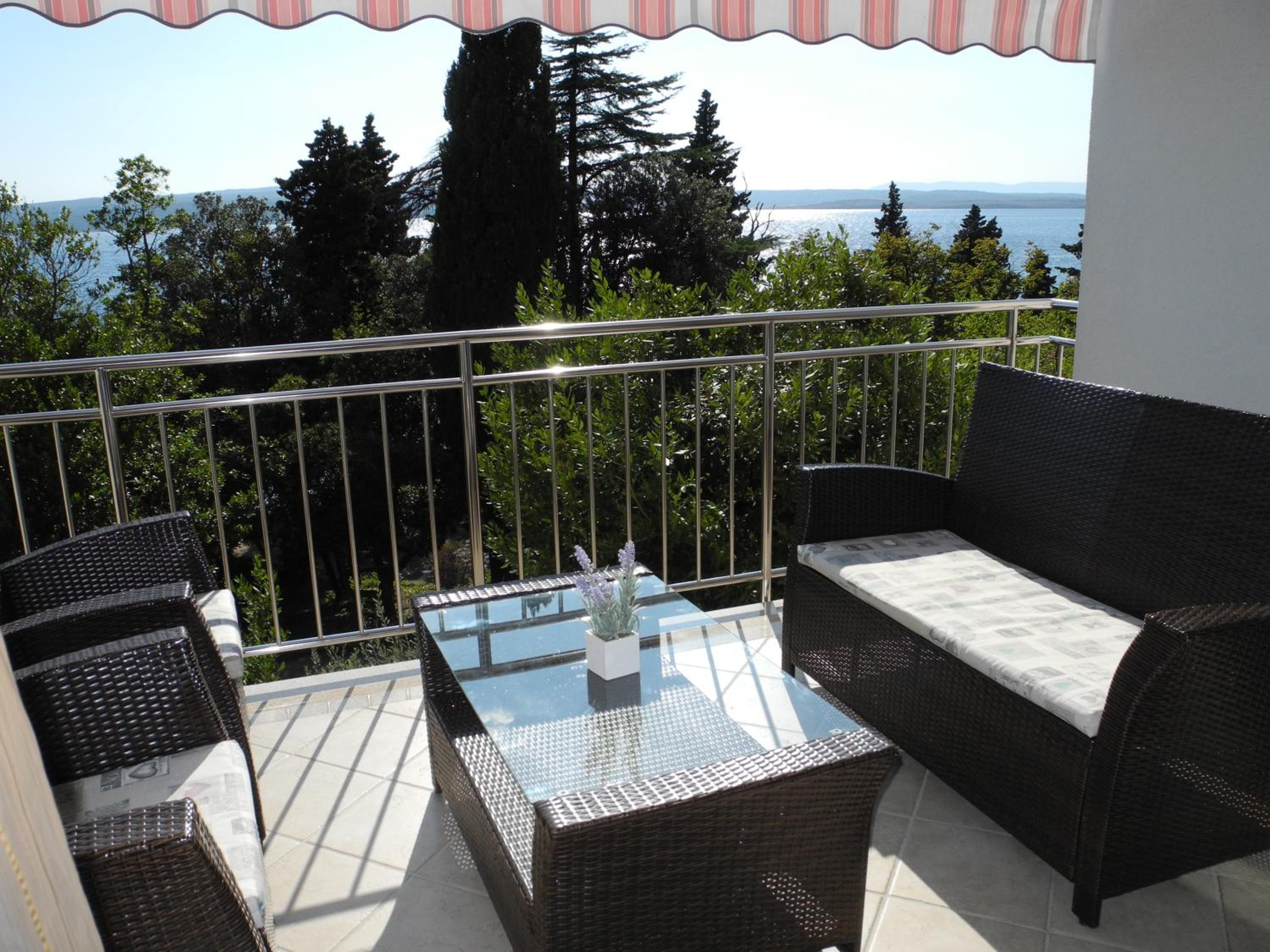 VILLA SARA apartments 50 m from the beach, with balcony, AC, private parking