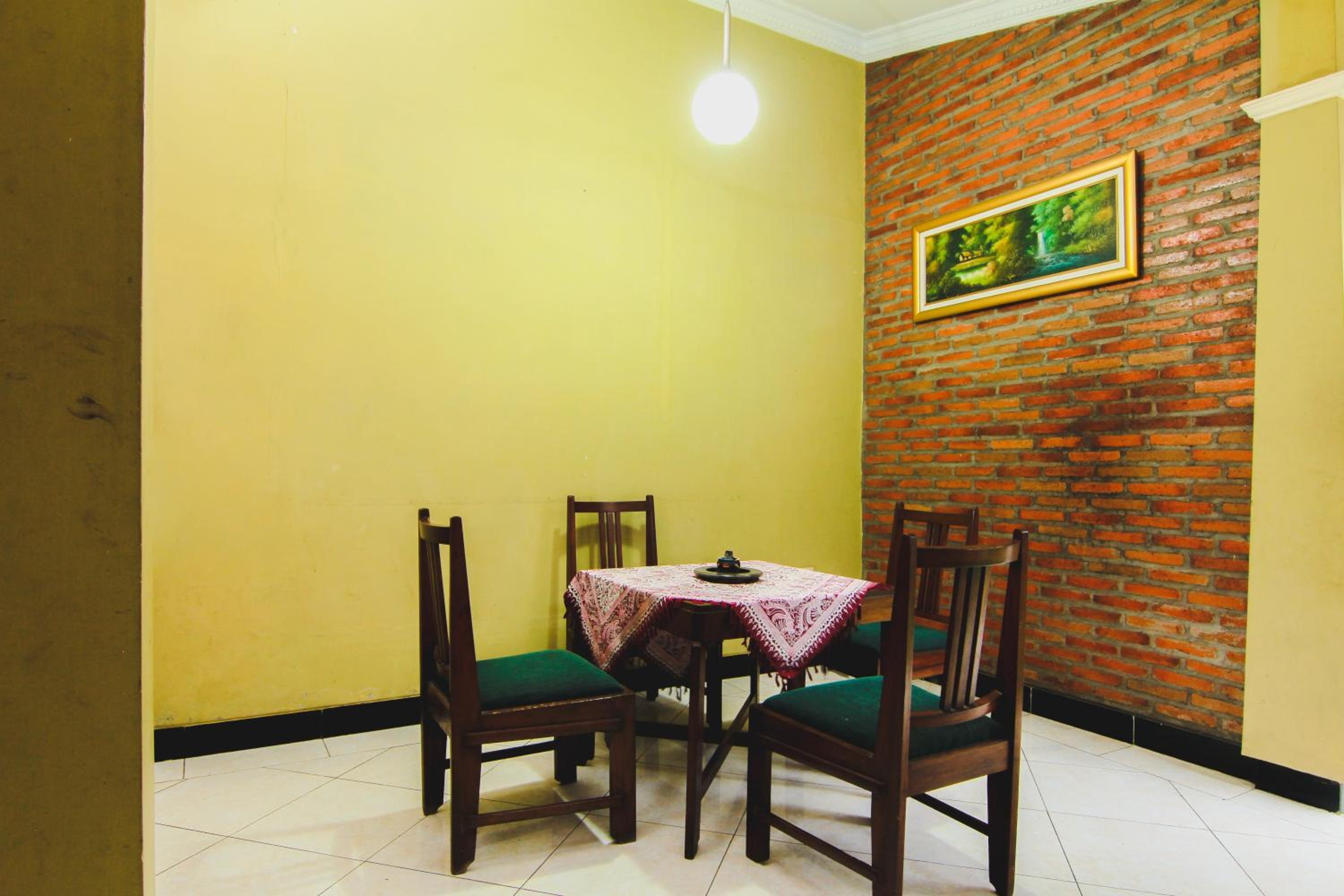 Griya Batik Giri Sekar Homestay