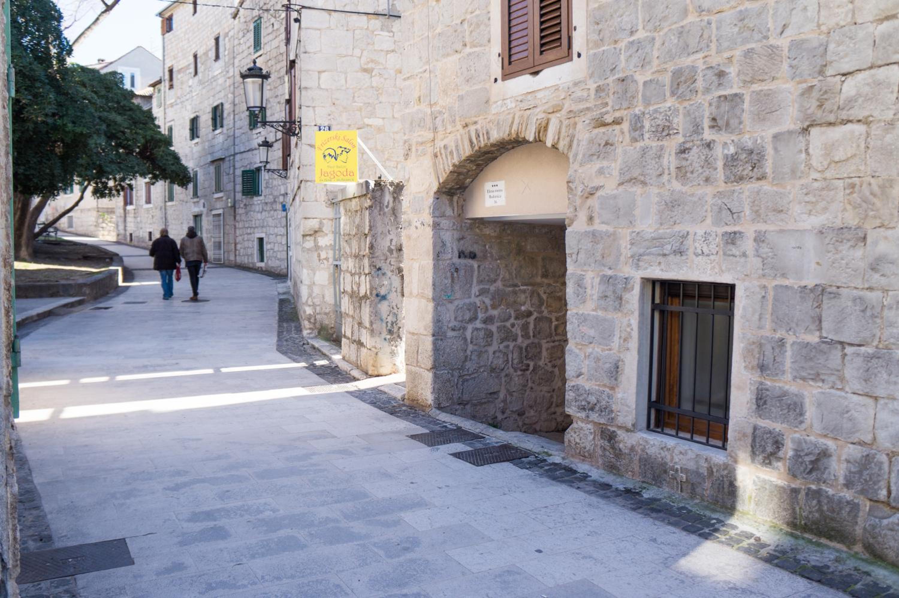 Photo 8