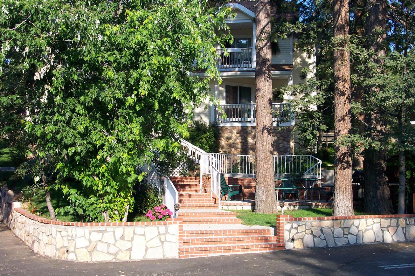 Hotel Giant Oaks Lodge