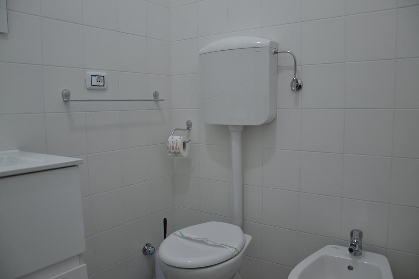 La Giara en Torre Lapillo — bathroom