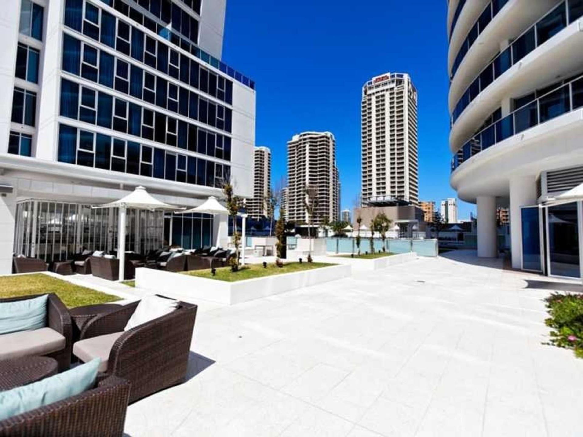 Number 1 H Residences - WiFi, Parking & More by Gold Coast Holidays
