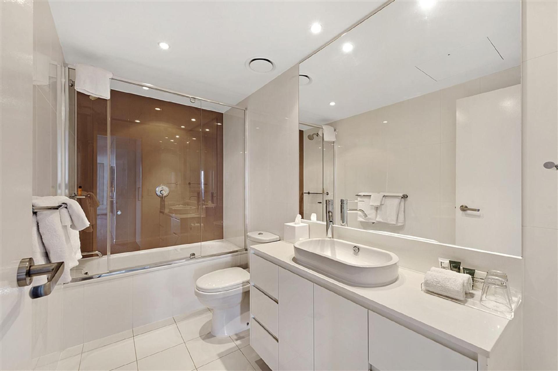 Number 1 H Residences - WiFi, Parking & More by Gold Coast Holidays