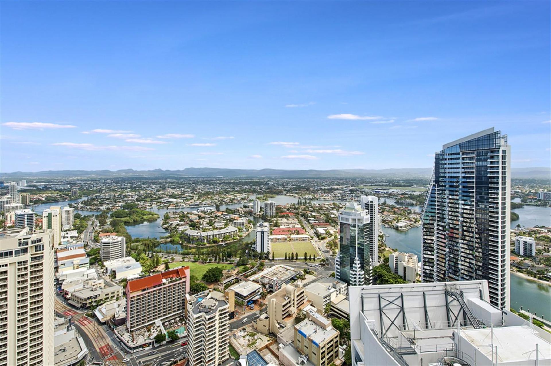Number 1 H Residences - WiFi, Parking & More by Gold Coast Holidays
