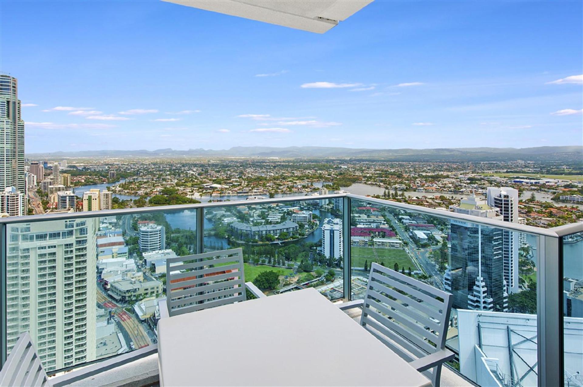 Number 1 H Residences - WiFi, Parking & More by Gold Coast Holidays