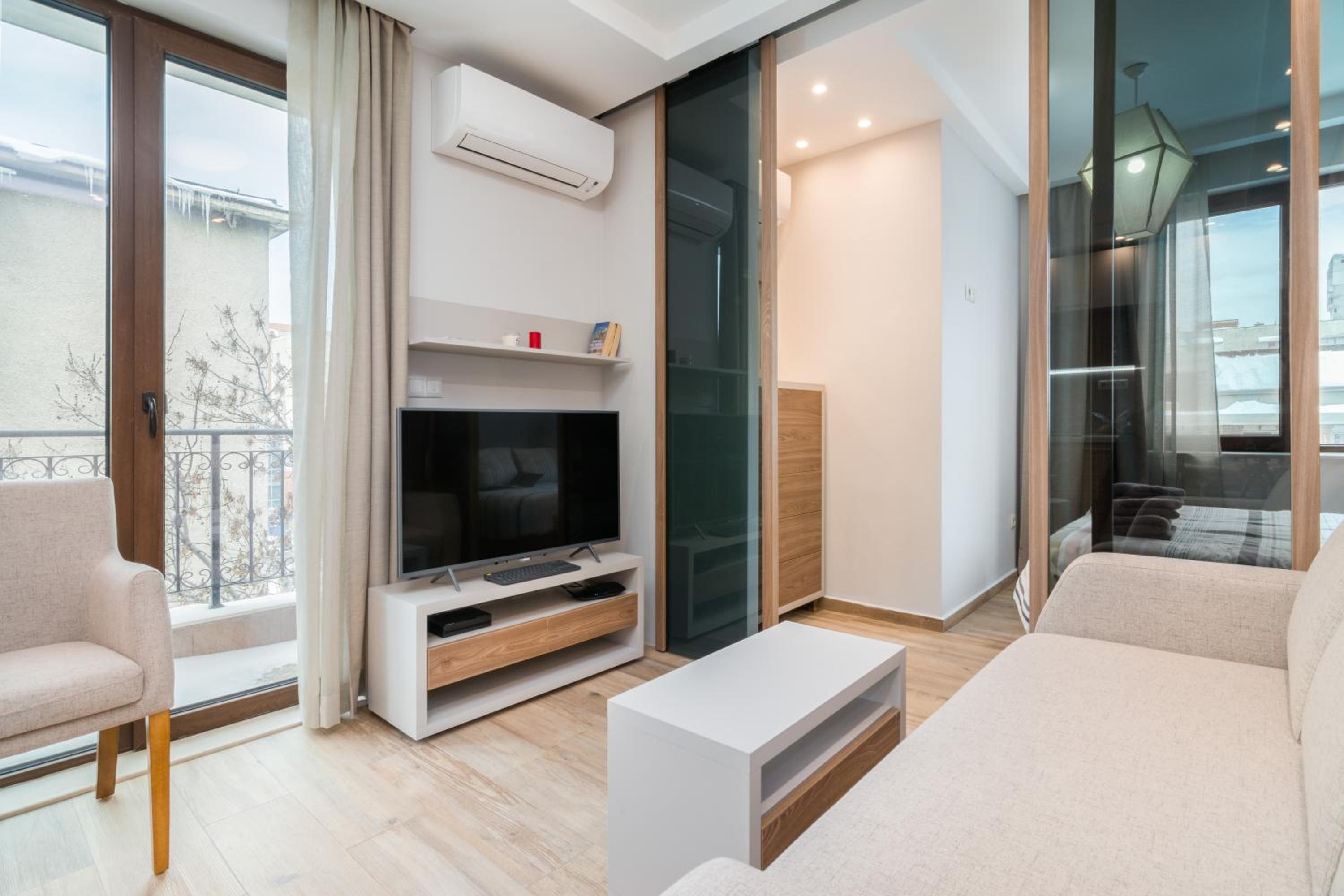 M&M Modern & Multifunctional One Bedroom Apartment by Flat Mаnager view 5