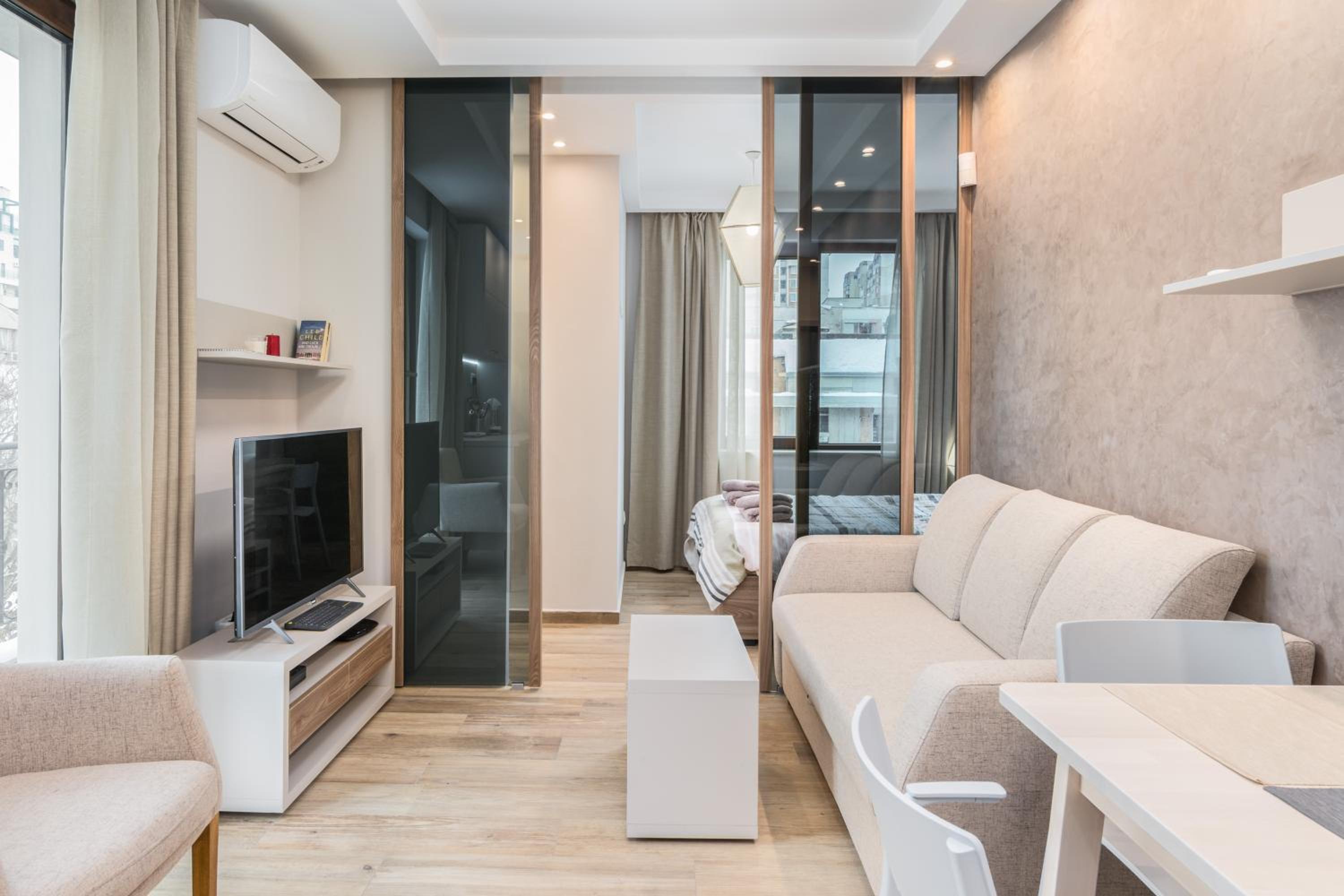M&M Modern & Multifunctional One Bedroom Apartment by Flat Mаnager view 4