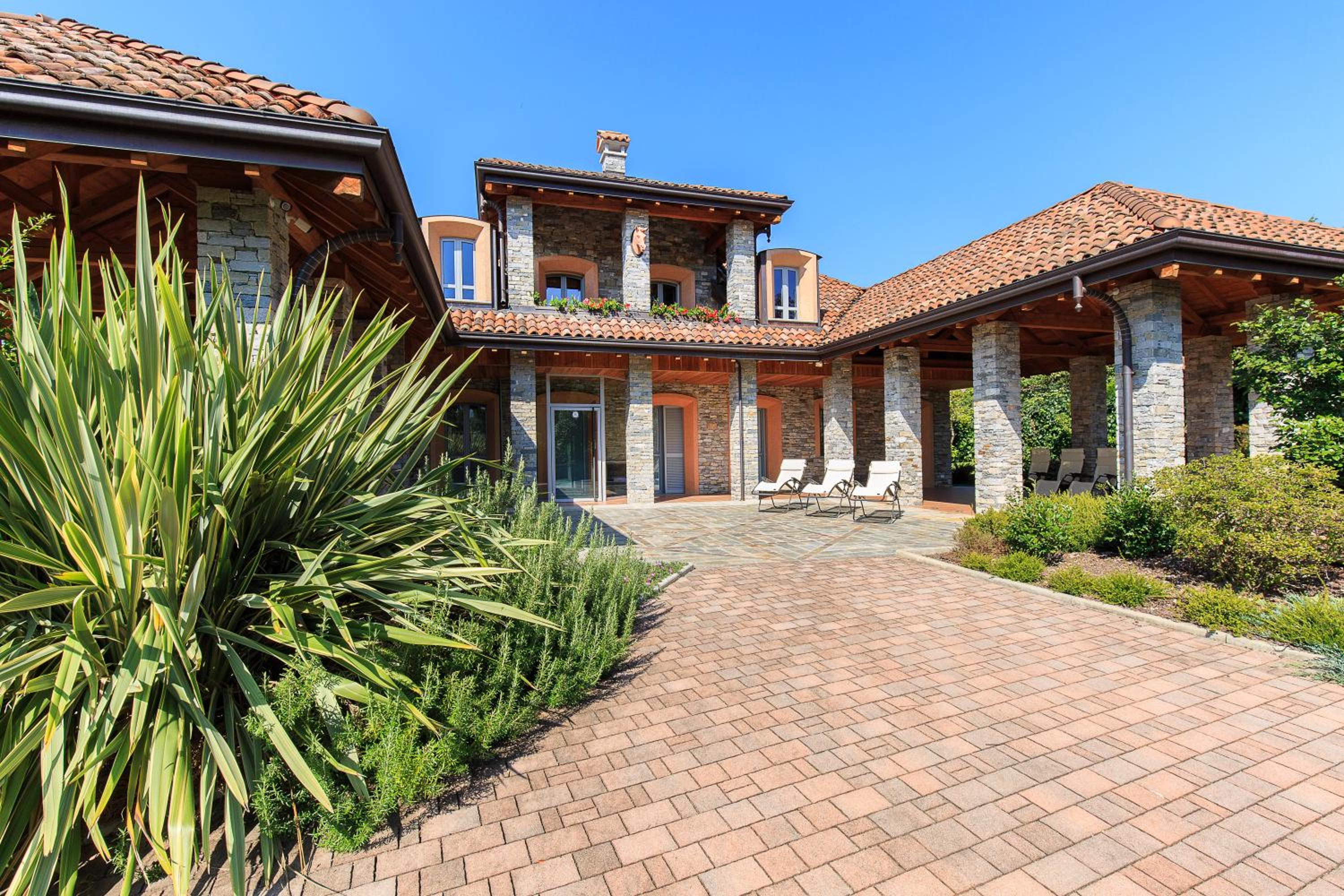 Villa Il Grotto view 5