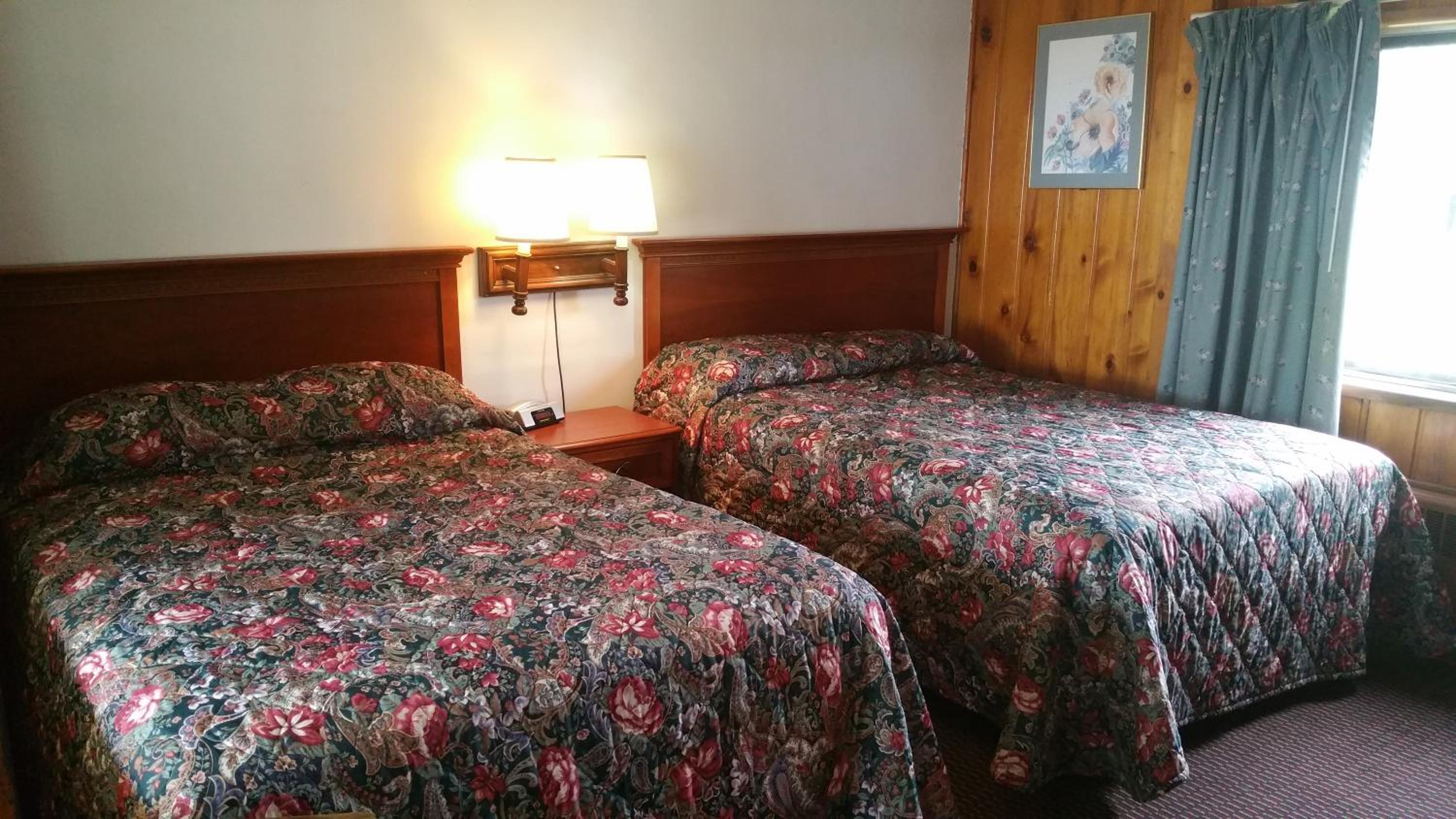 Cadillac Vacations - Sun N Snow Hotel - Property Image 5