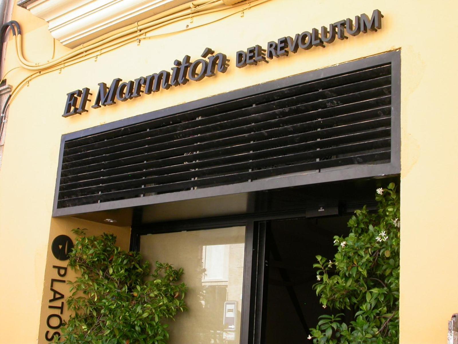 Albergue Revolutum Hostel
