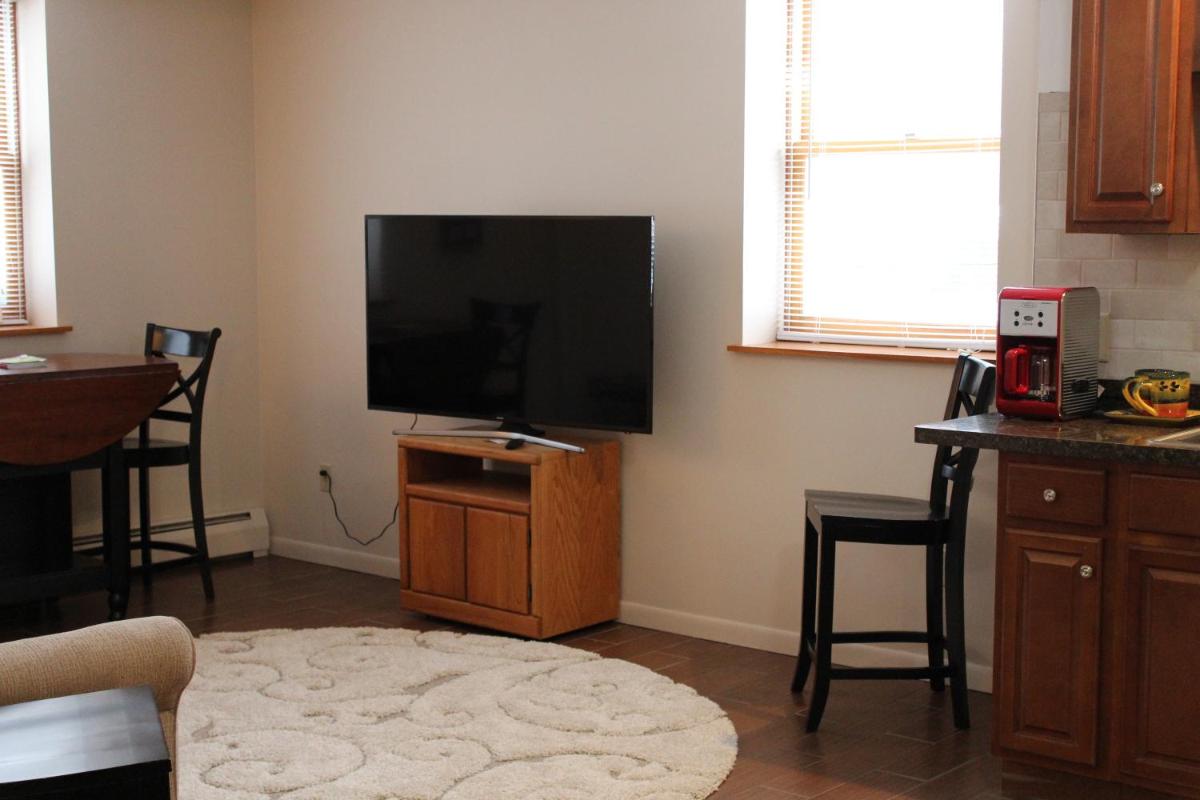 Attractive East Hill Apartment view 5