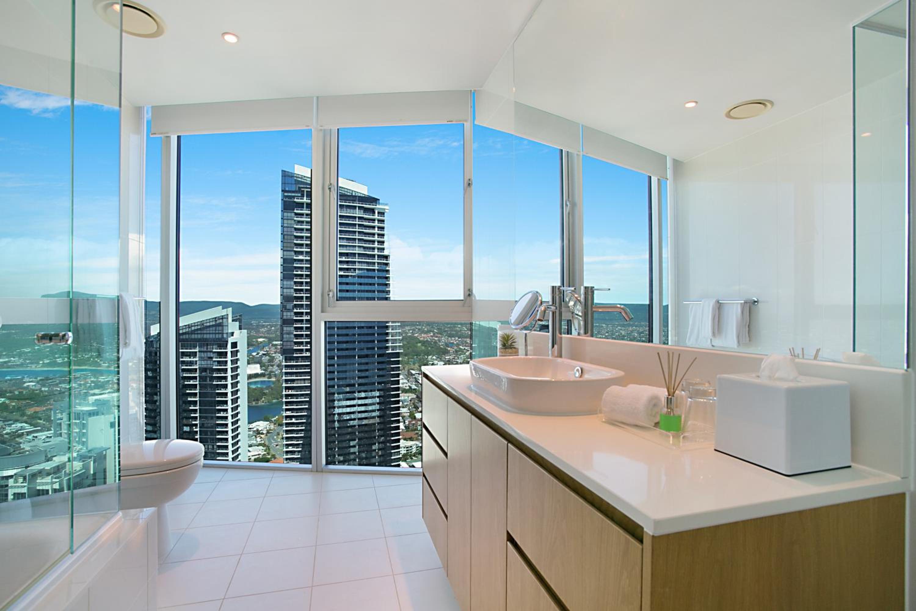 Number 1 H Residences - WiFi, Parking & More by Gold Coast Holidays