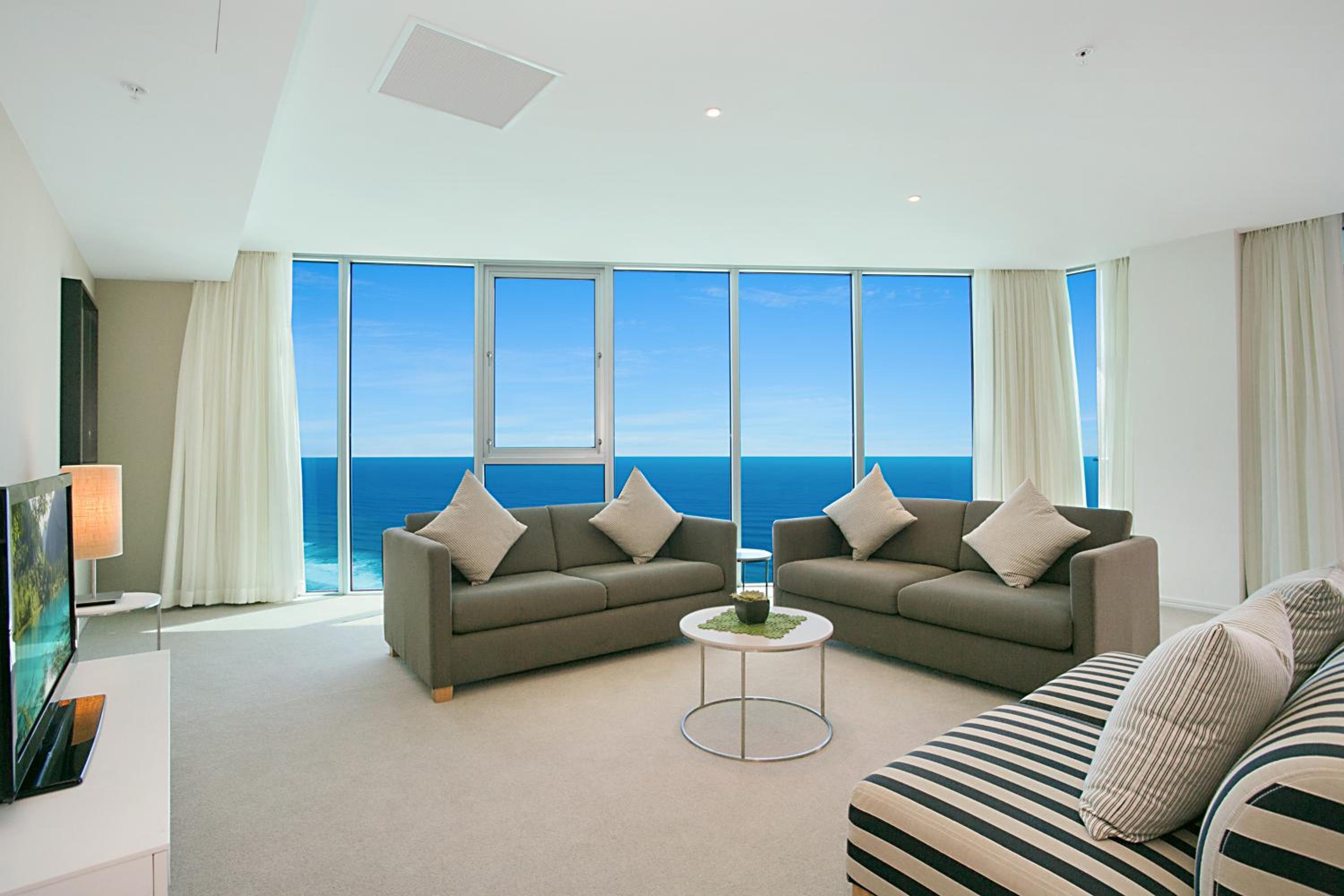 Number 1 H Residences - WiFi, Parking & More by Gold Coast Holidays