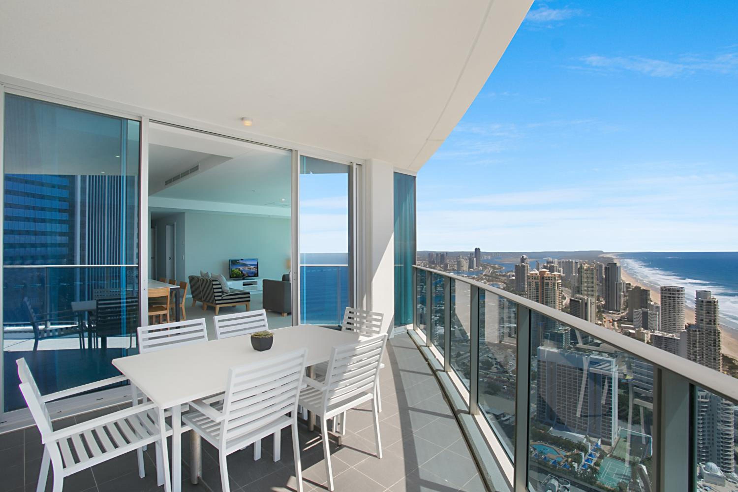 Number 1 H Residences - WiFi, Parking & More by Gold Coast Holidays