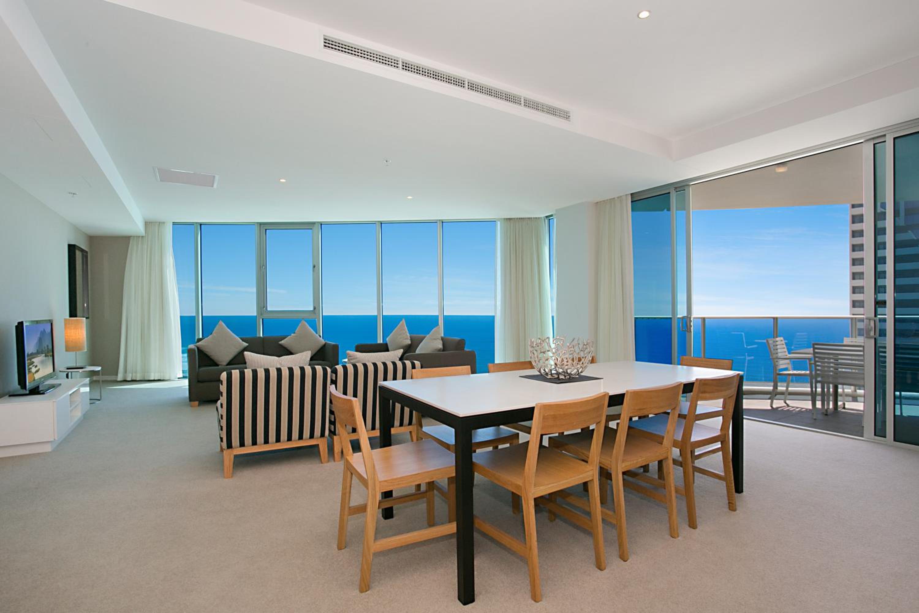 Number 1 H Residences - WiFi, Parking & More by Gold Coast Holidays
