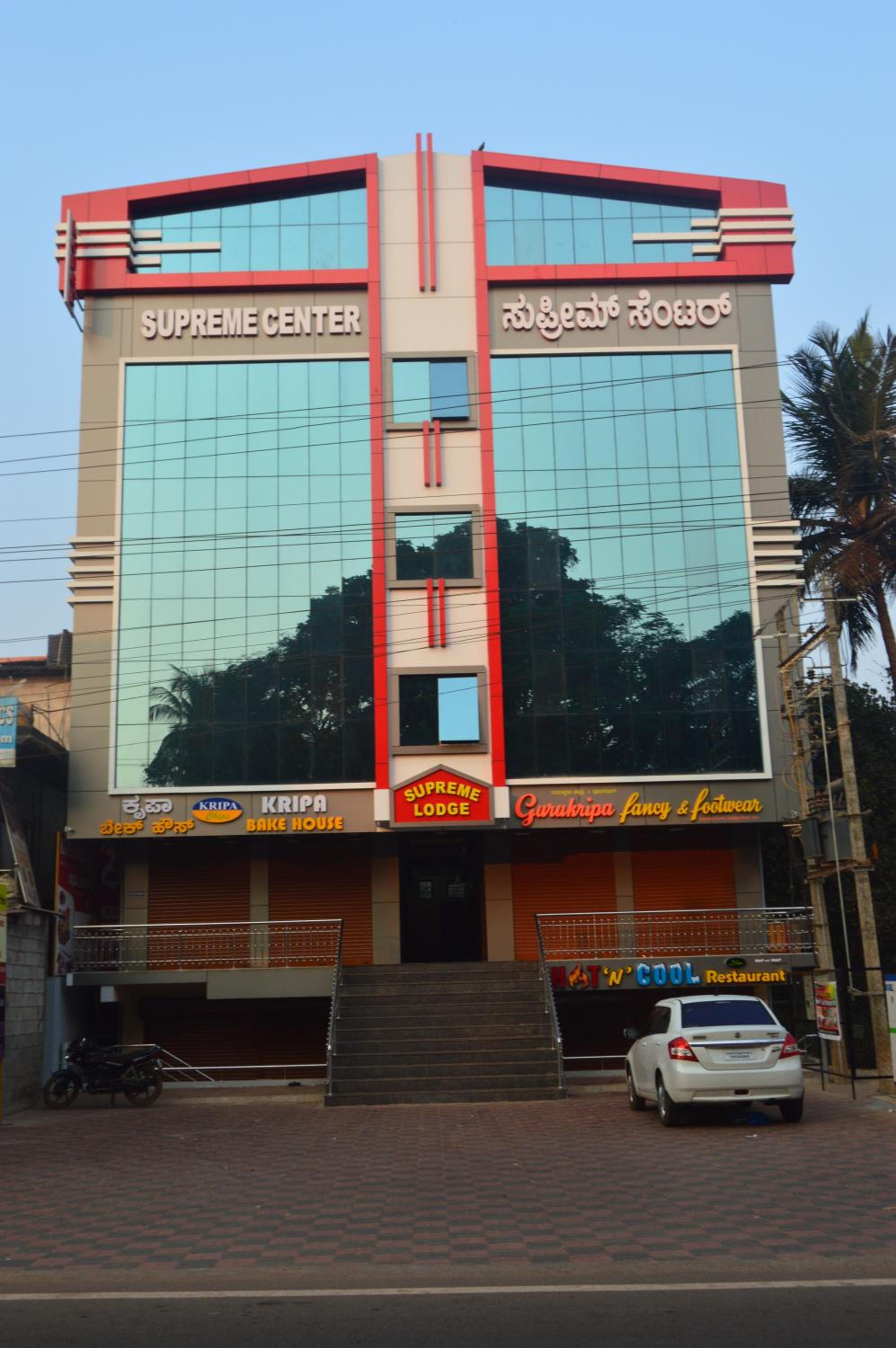 SUPREME LODGe