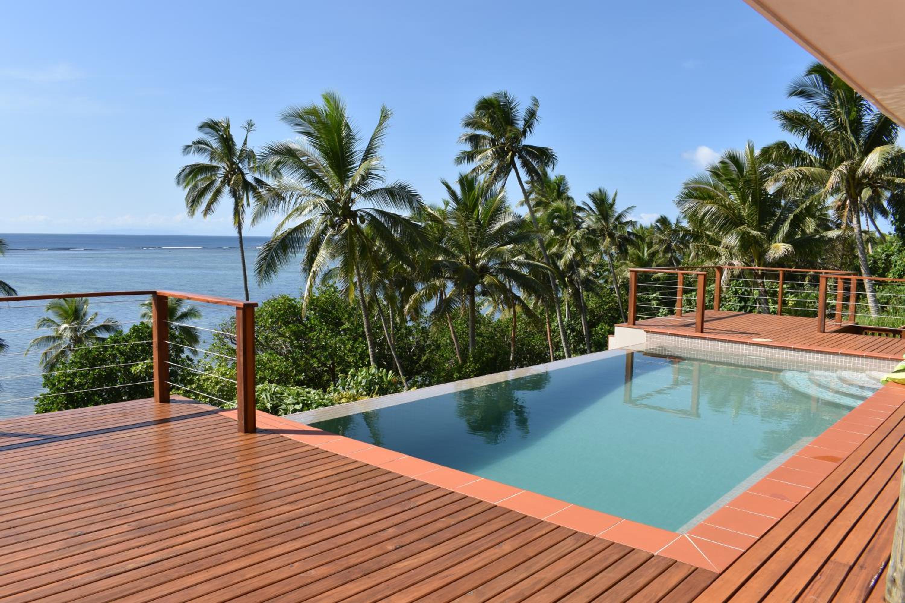 Island Breeze Fiji - view 3