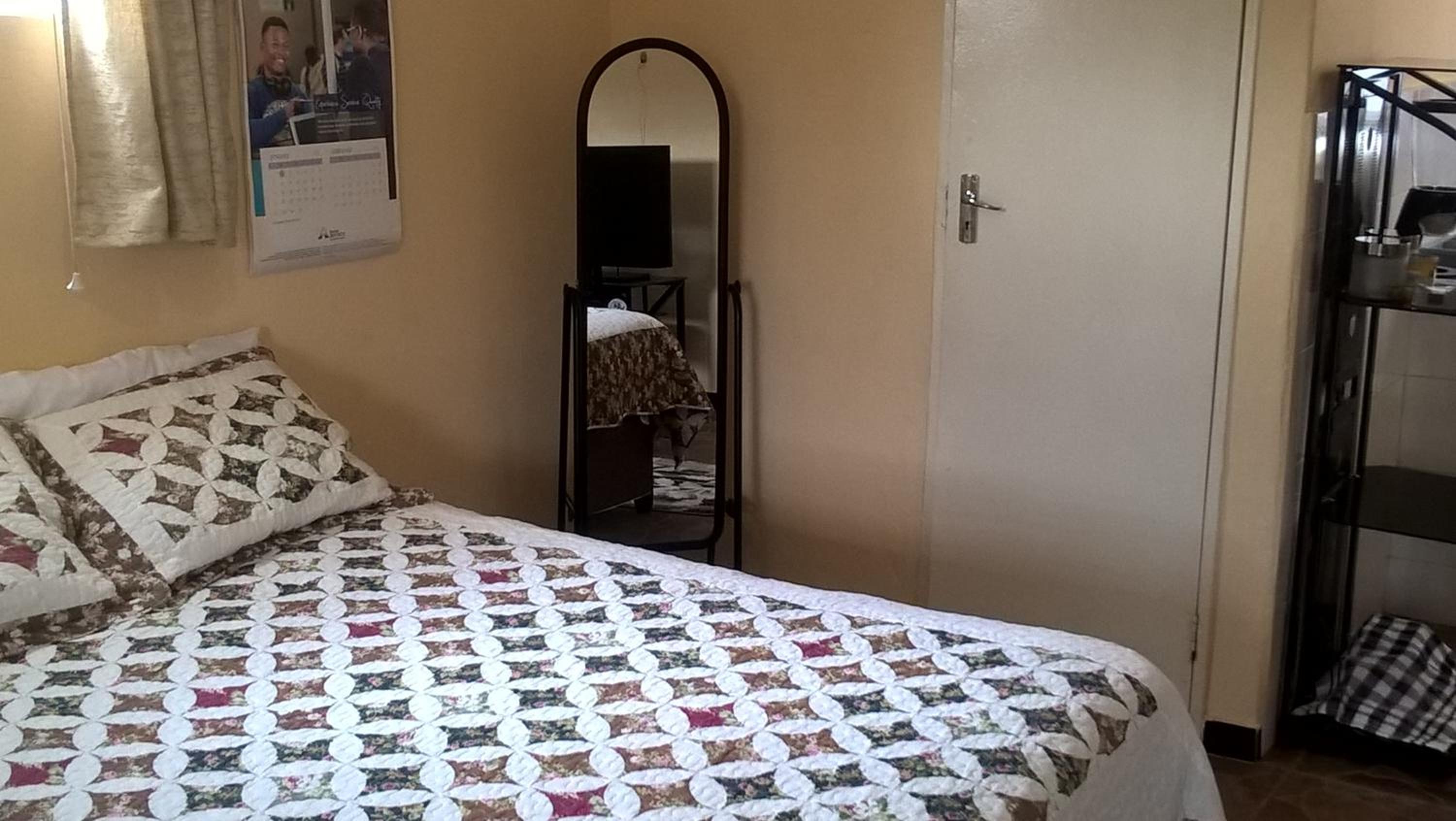 Furnished self-catering bedsitter view 3