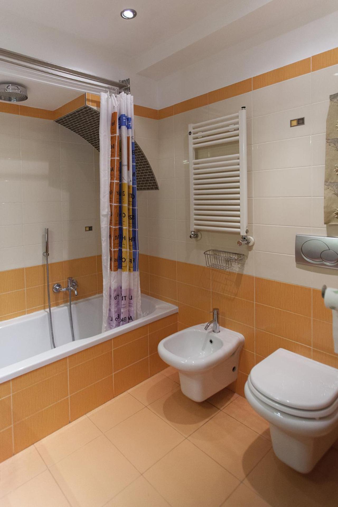 Monikapsa en Turin — bathroom