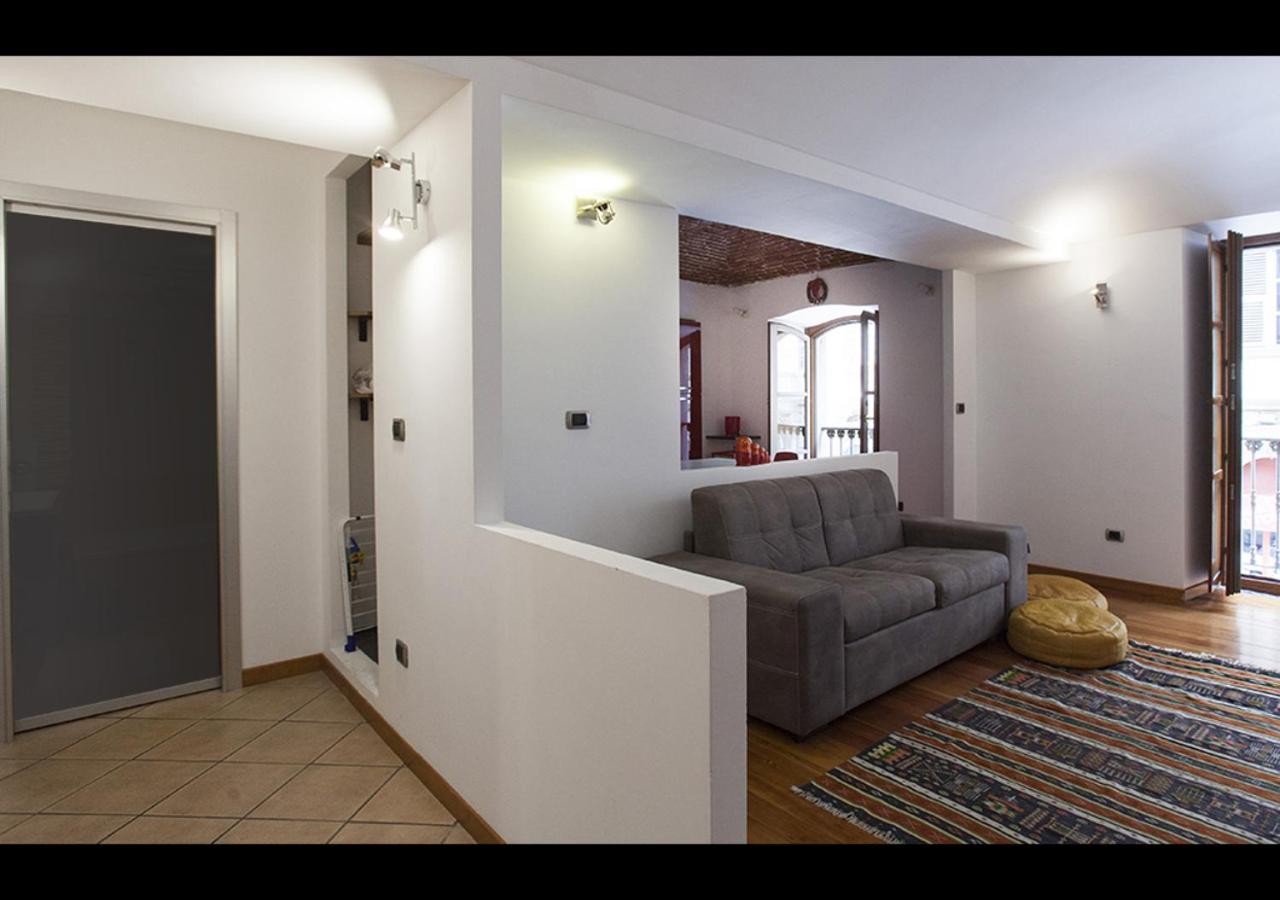 Monikapsa en Turin — hotel room