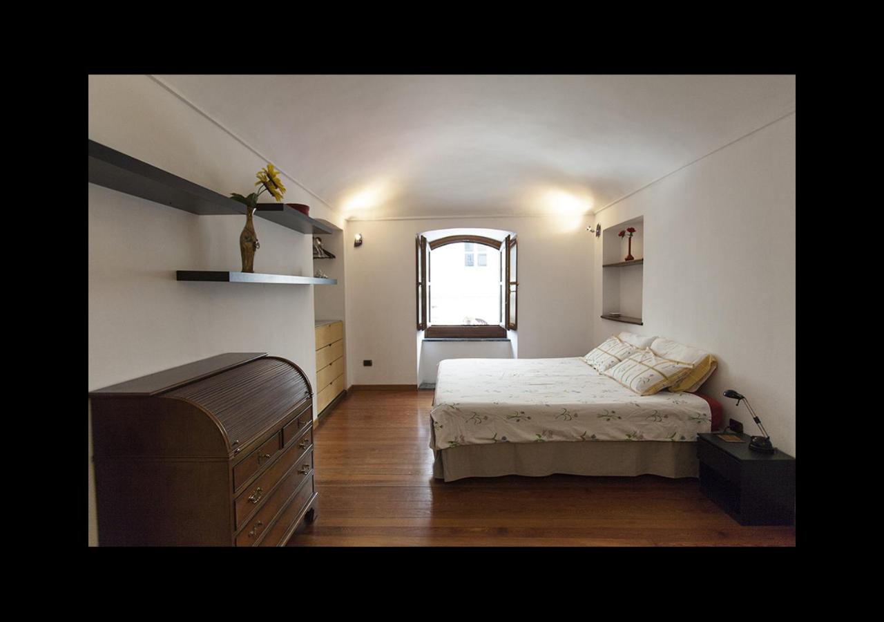 Monikapsa en Turin — hotel room
