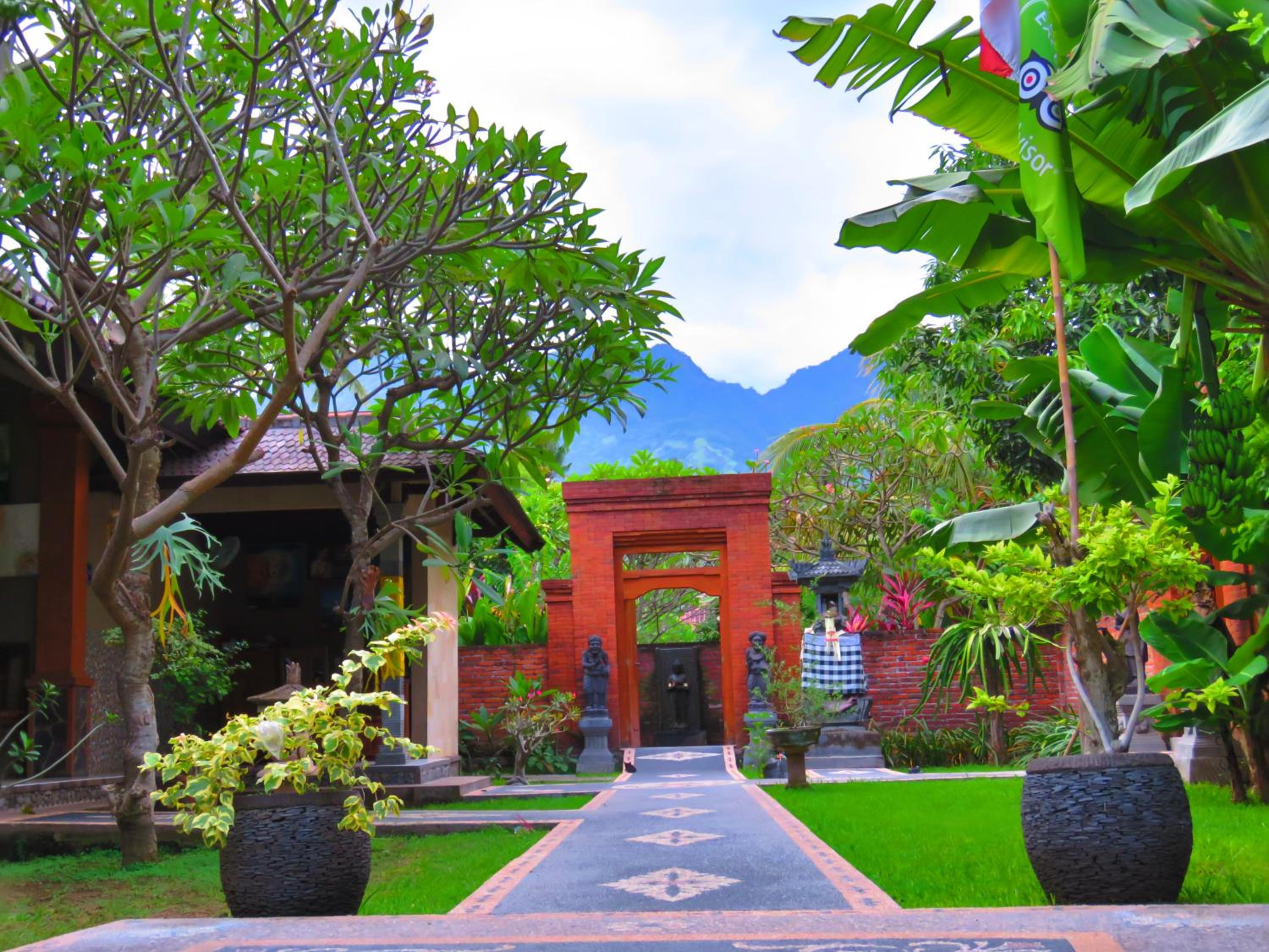 Suka Sari Cottages