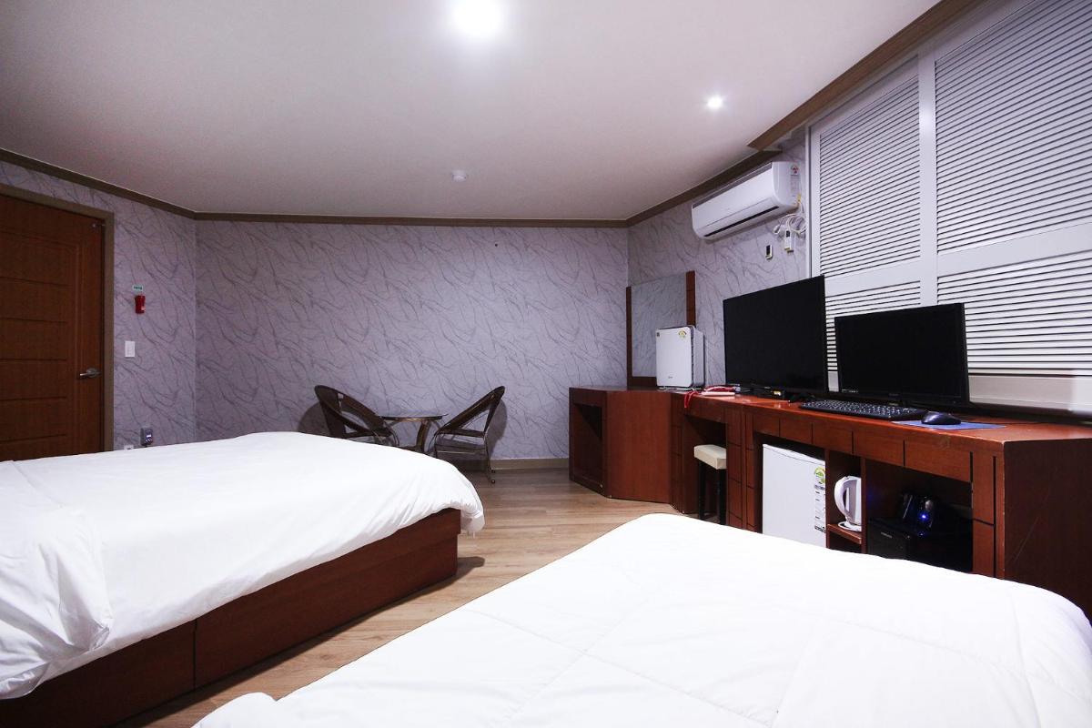 Happy Q Motel