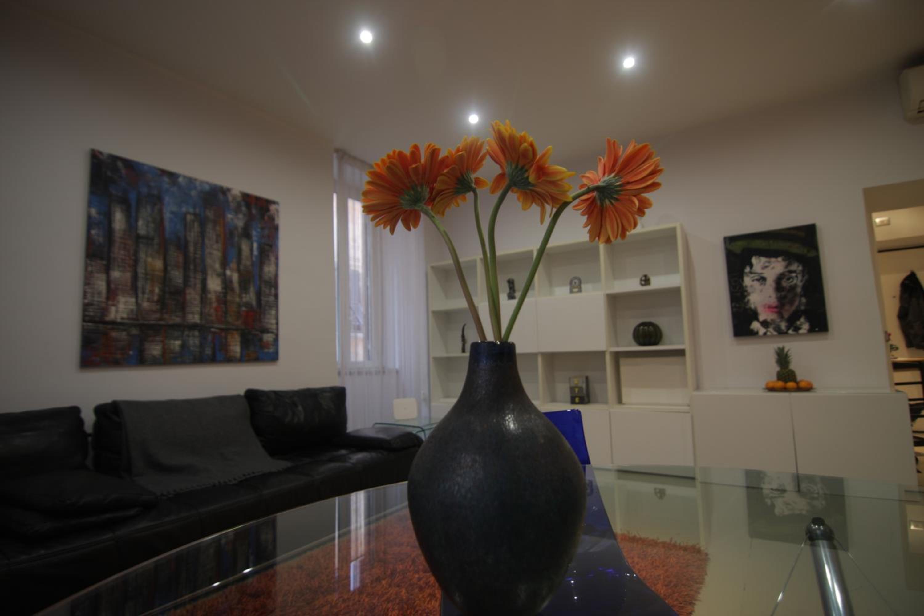 Casa Cavallotti - modern apartment between Train station and Port view 5
