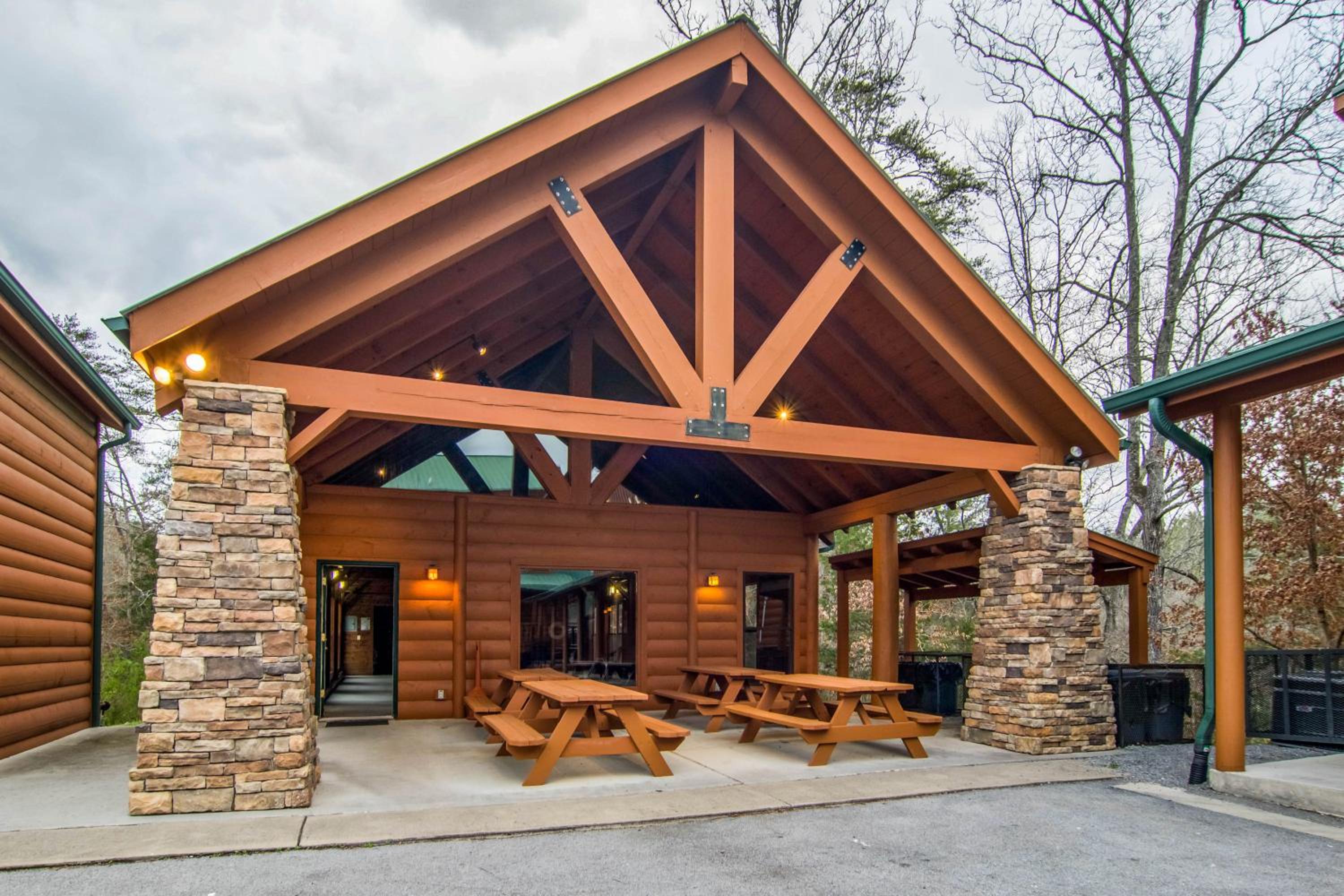 Moose Hollow Lodge