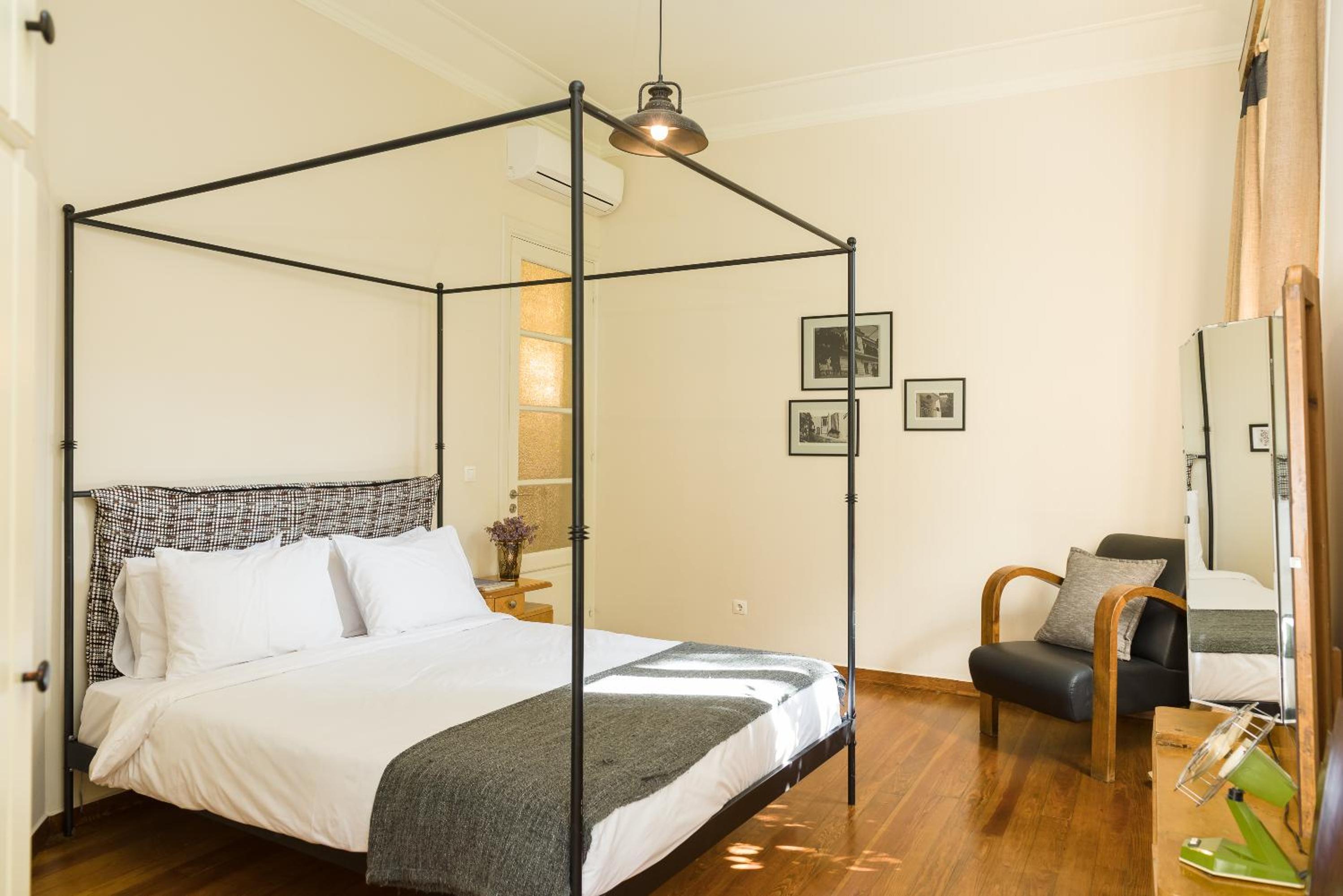 1930's Athenian House by YHA