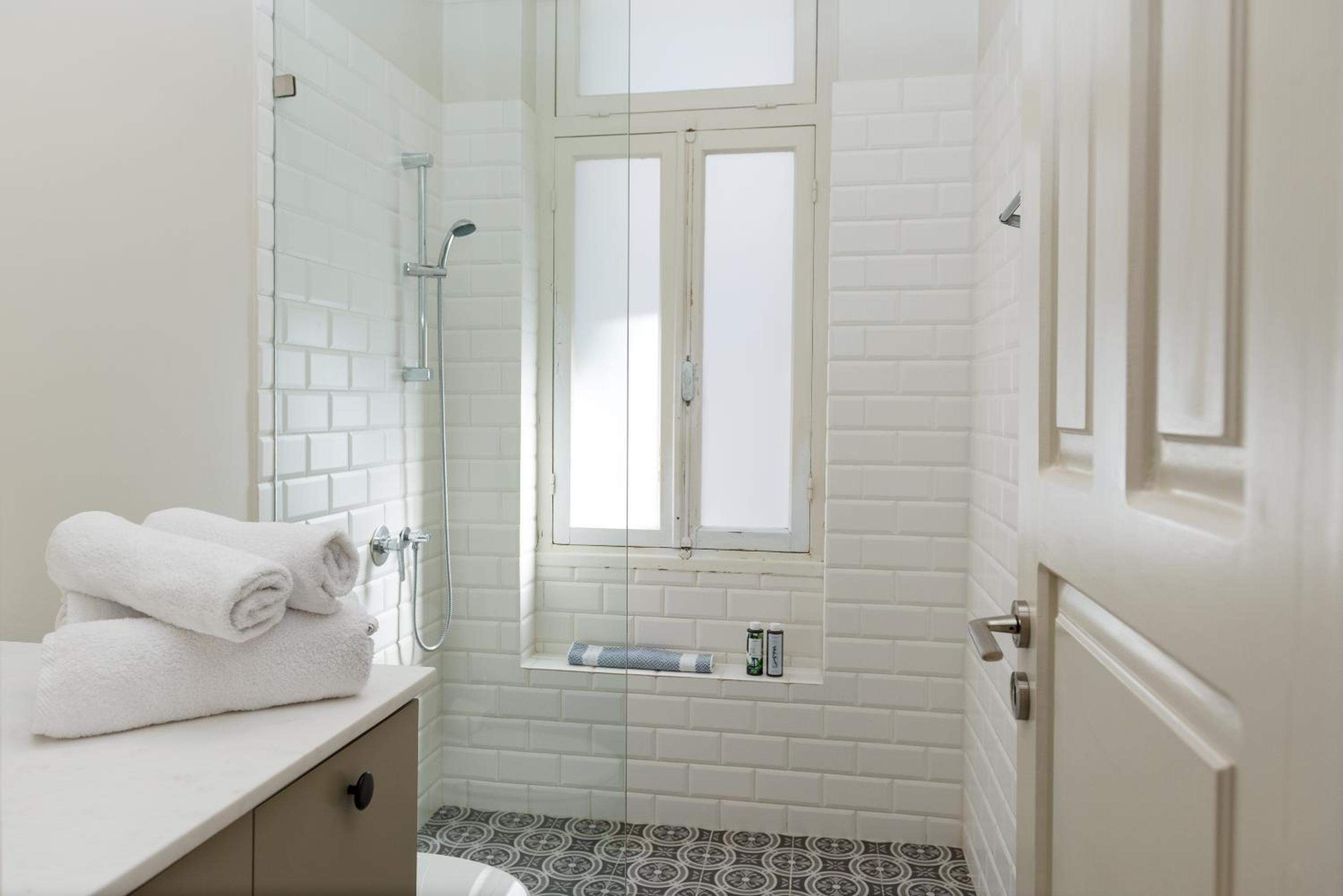 1930's Athenian House by YHA