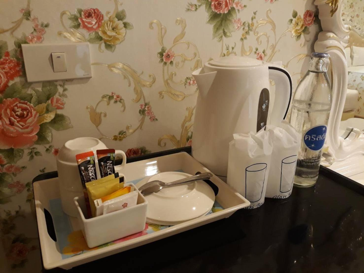 The O-Zone Airport Inn