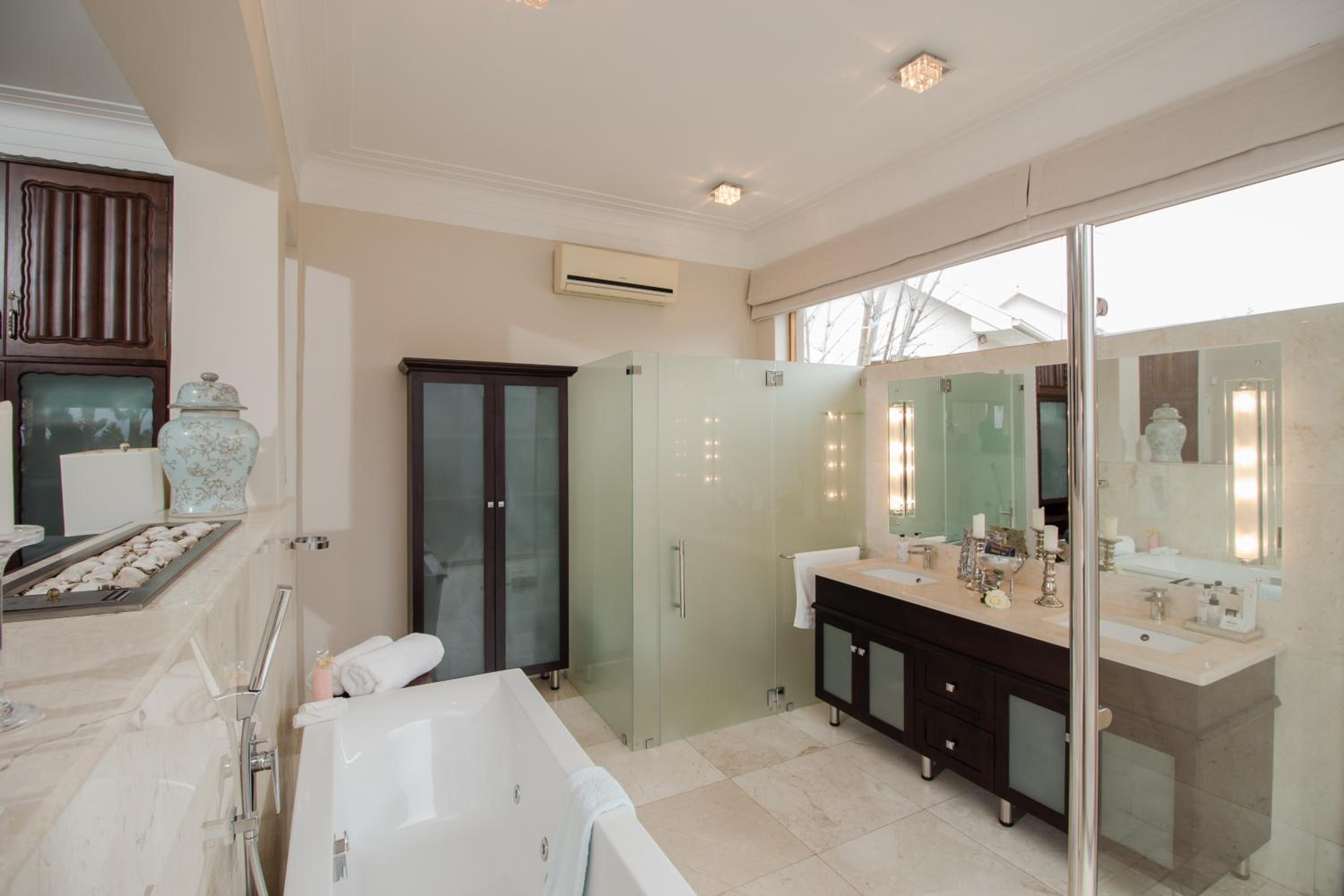 Island Way Villa