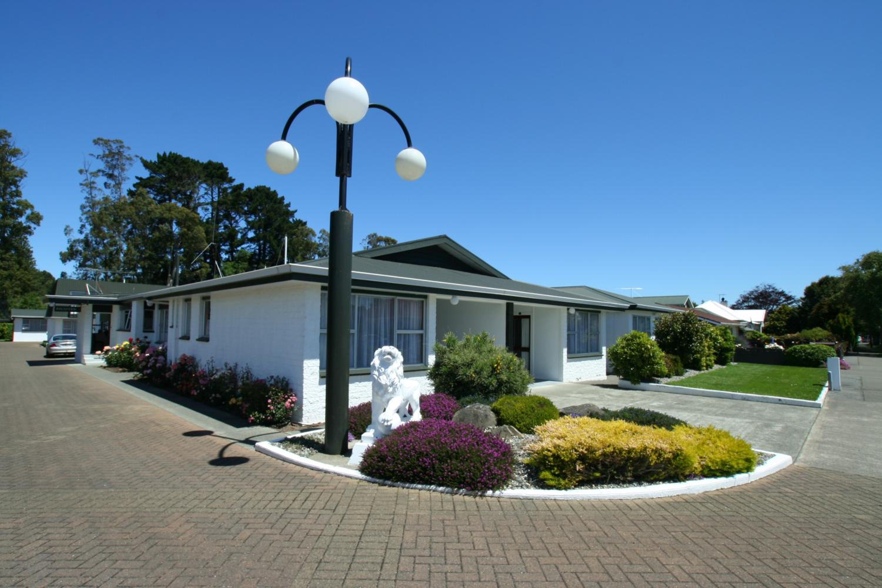 Queens Park Motels