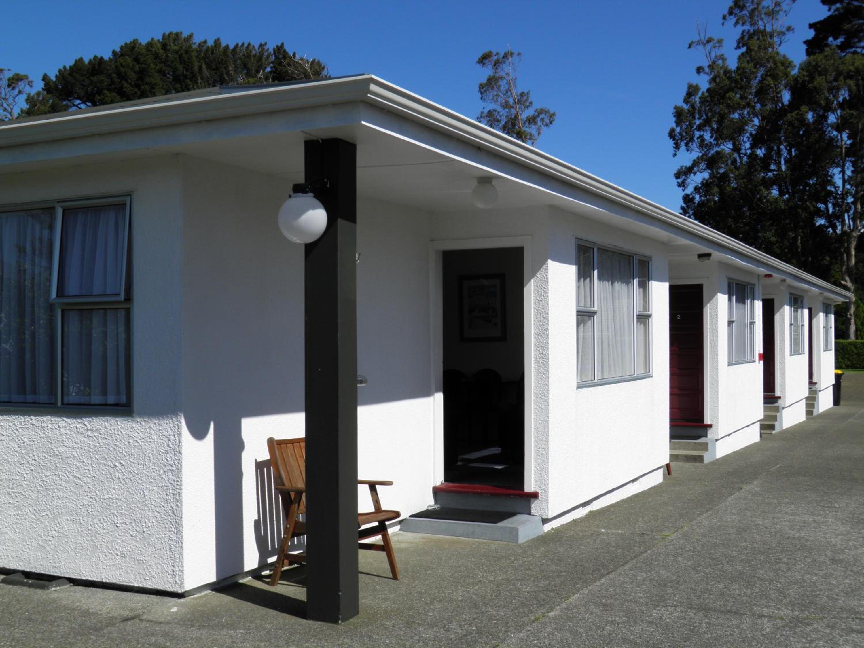 Queens Park Motels