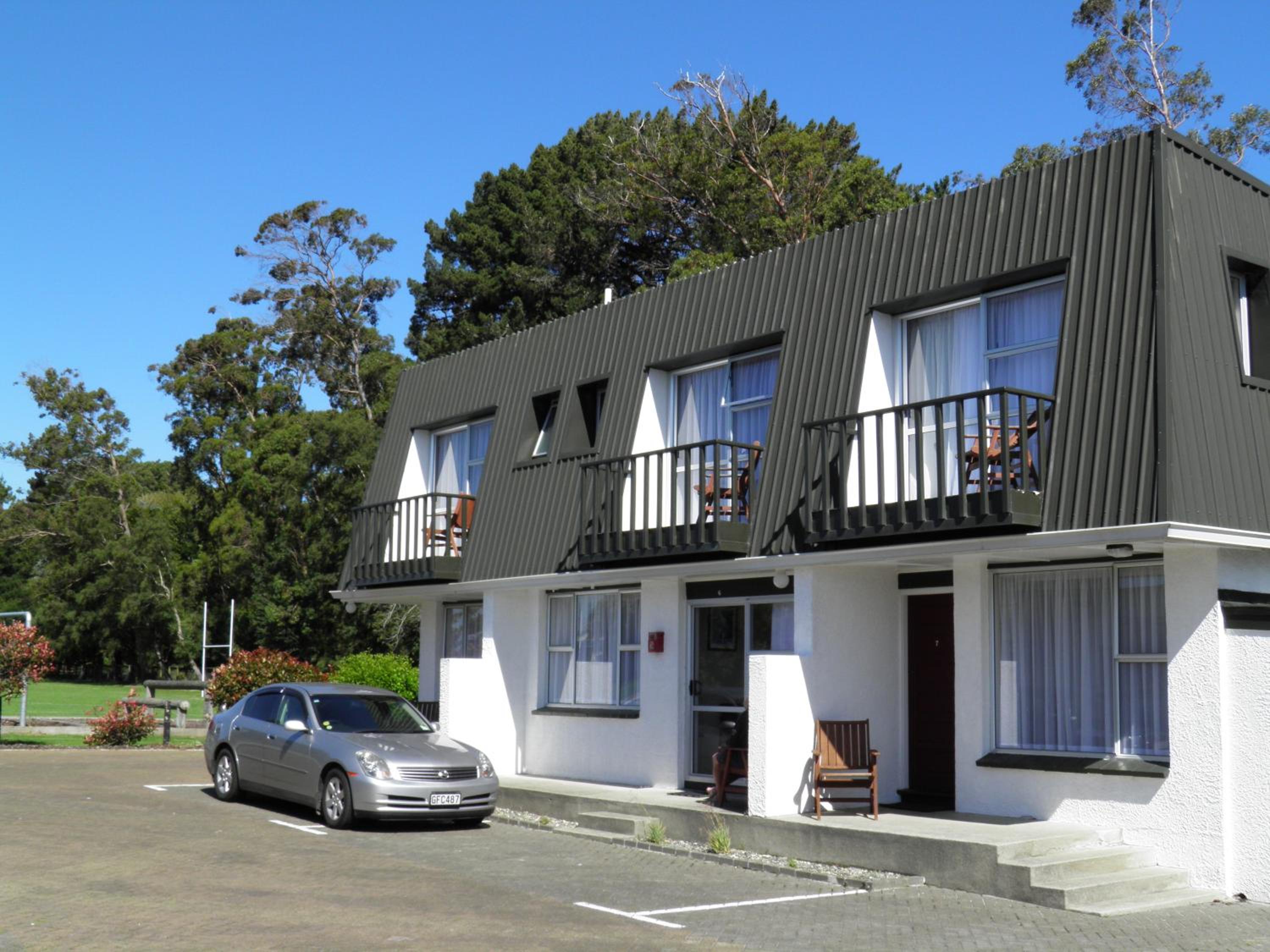 Queens Park Motels