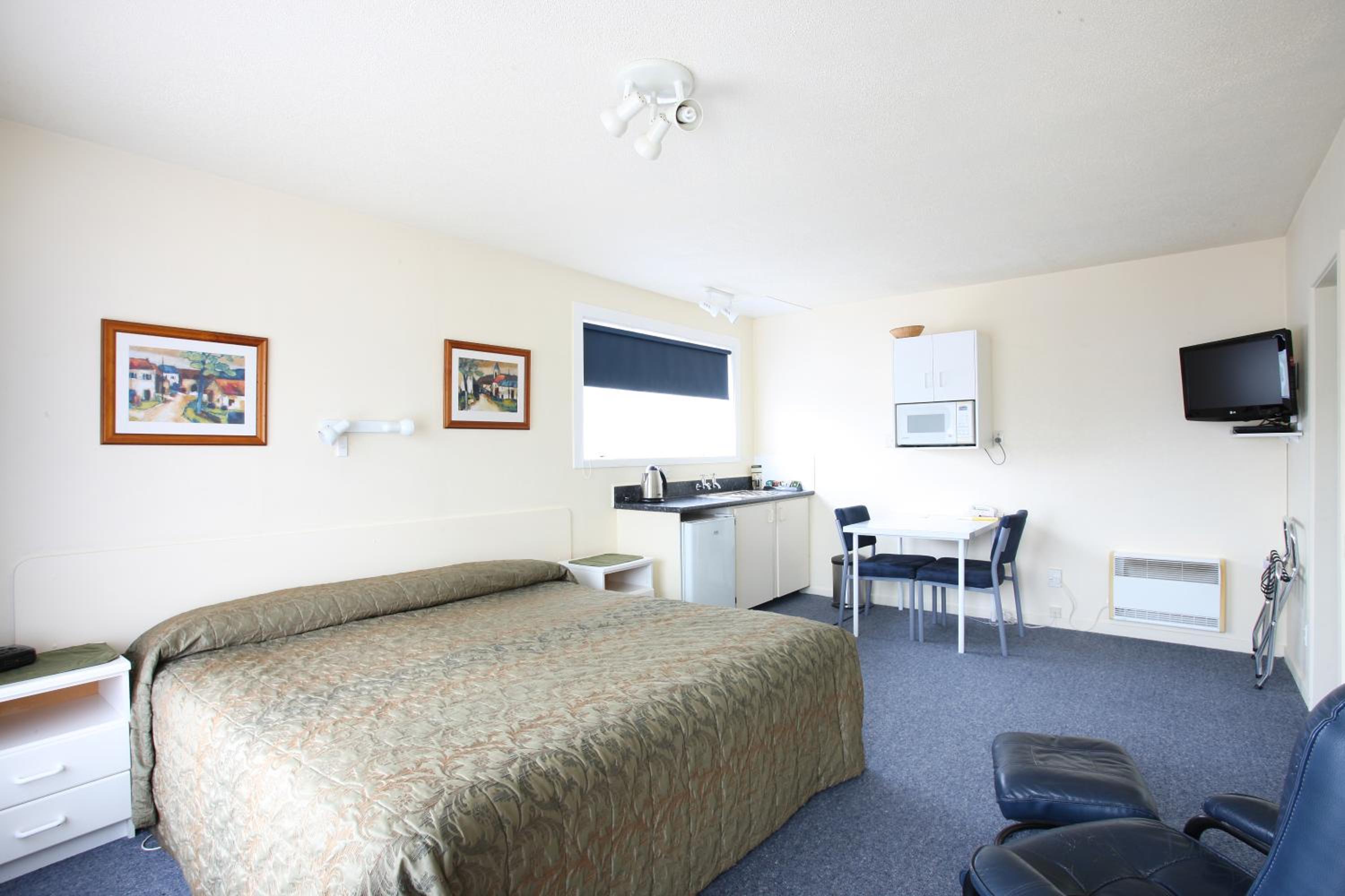 Queens Park Motels