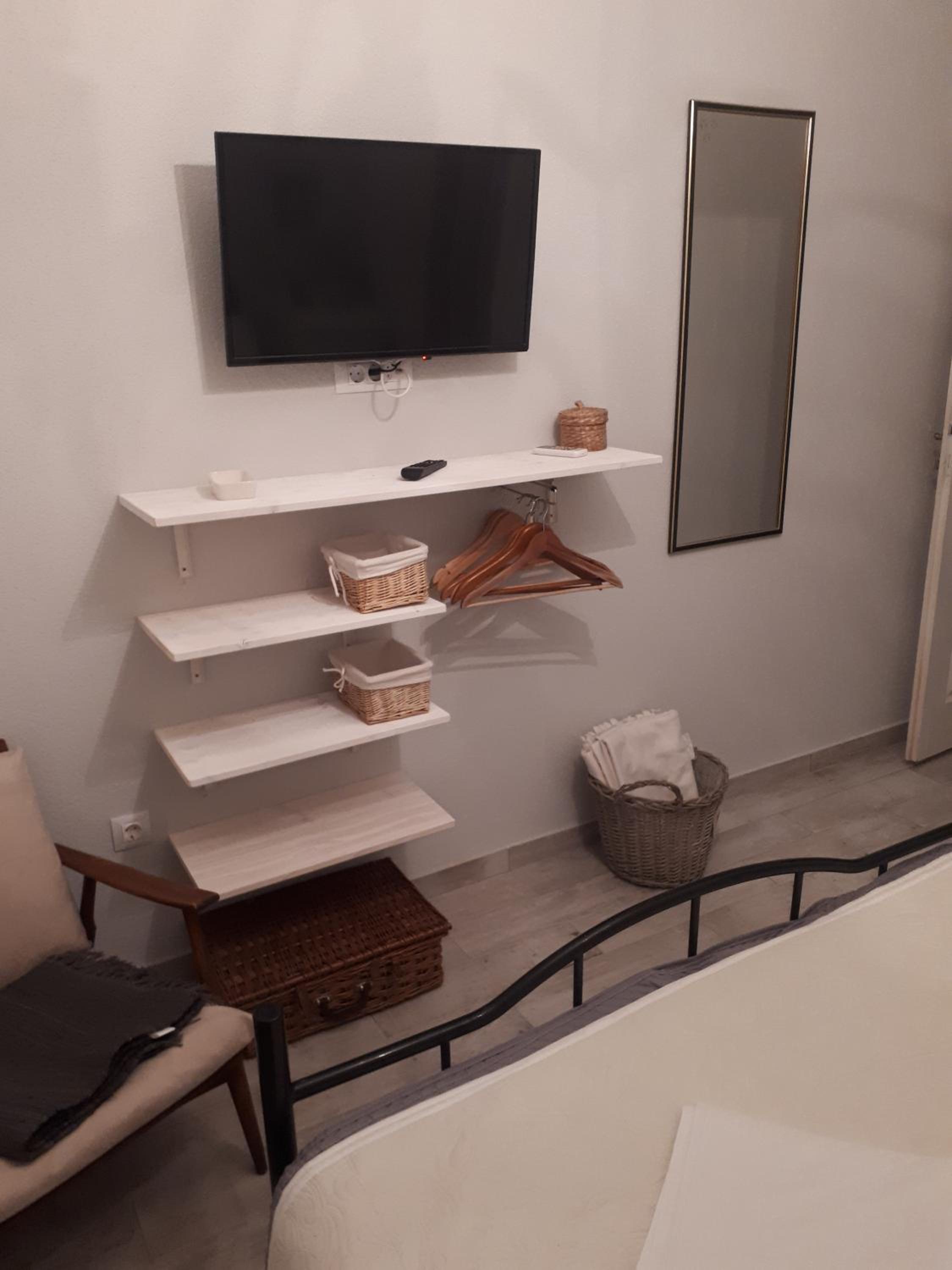 House Grabic view 4