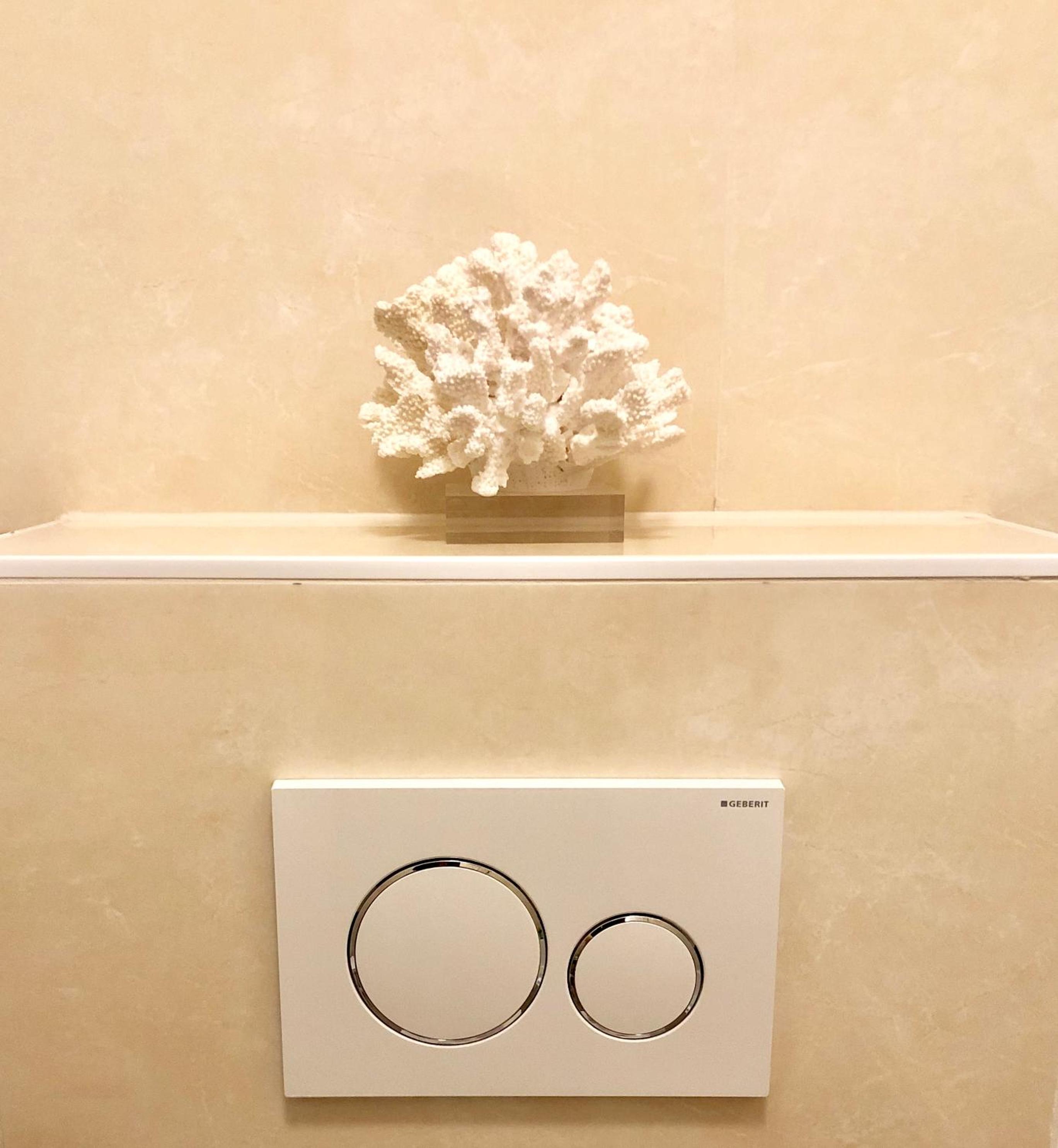 Décor Canal House