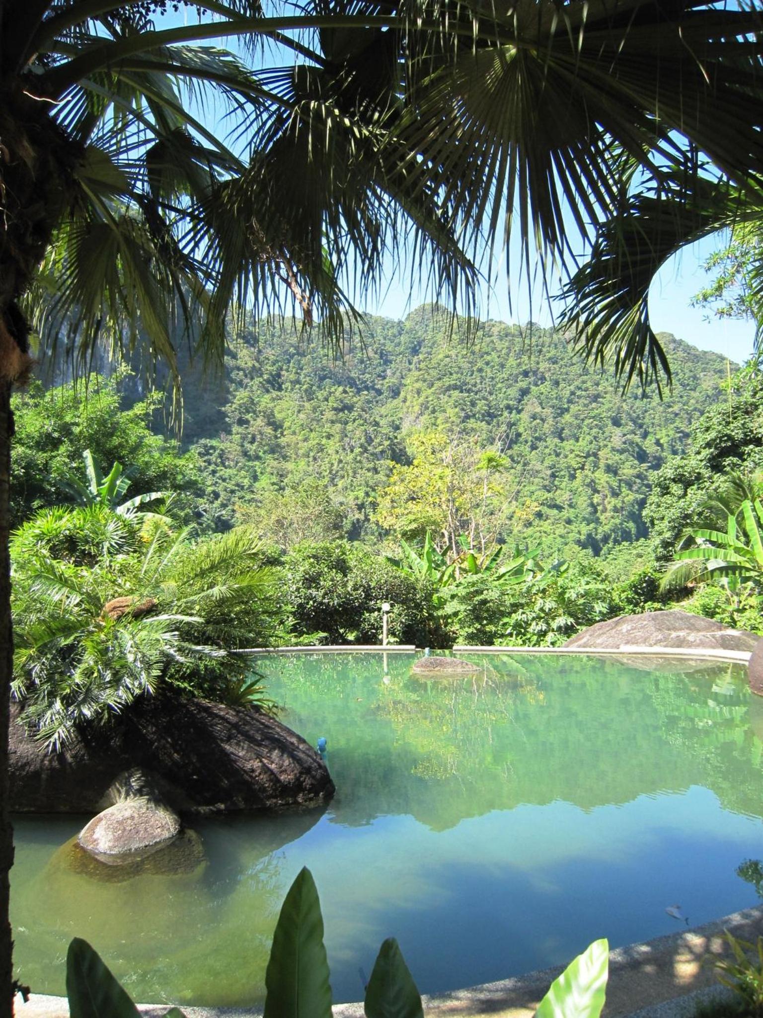 Phanom Bencha Mountain Resort