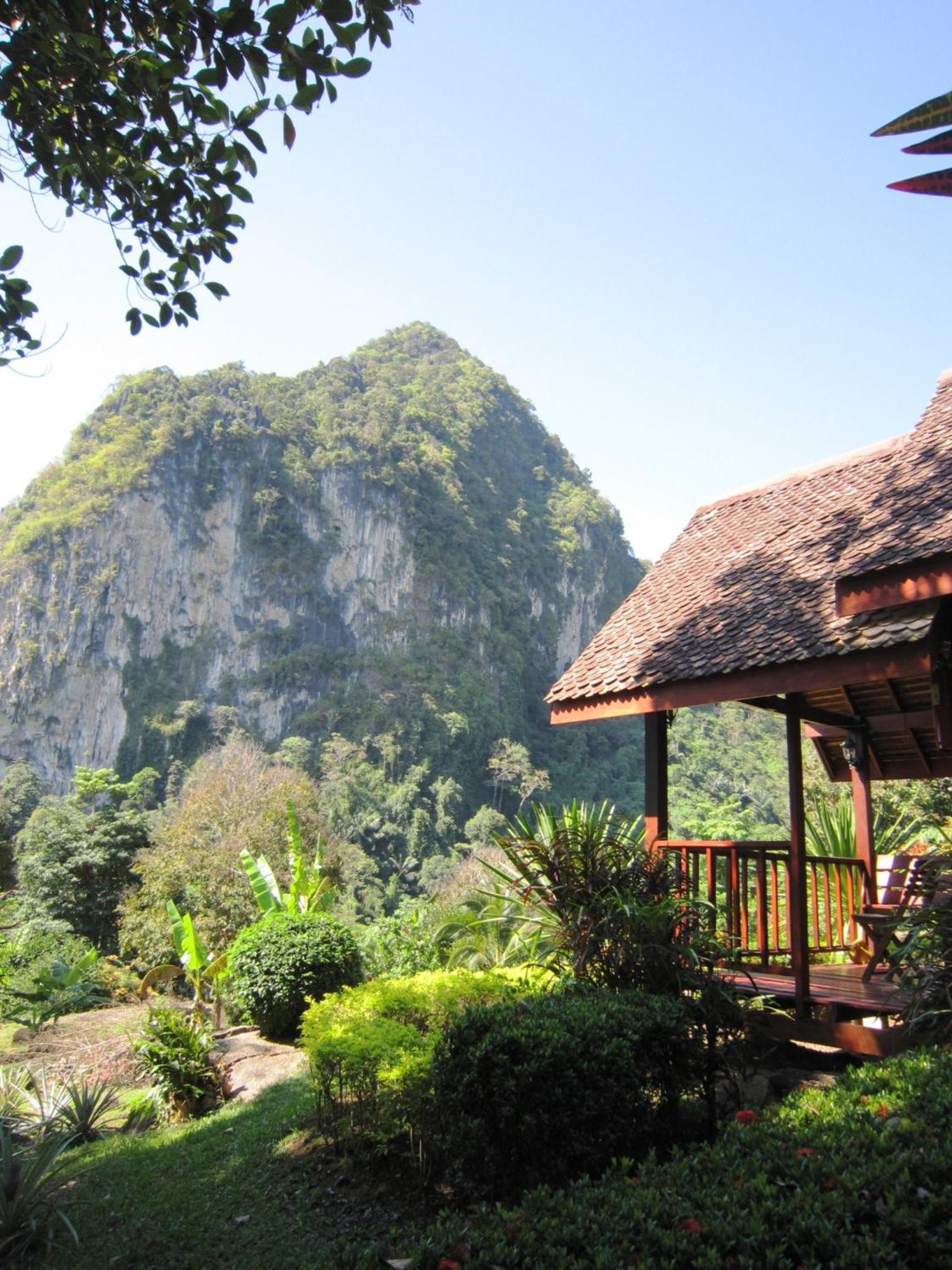 Phanom Bencha Mountain Resort
