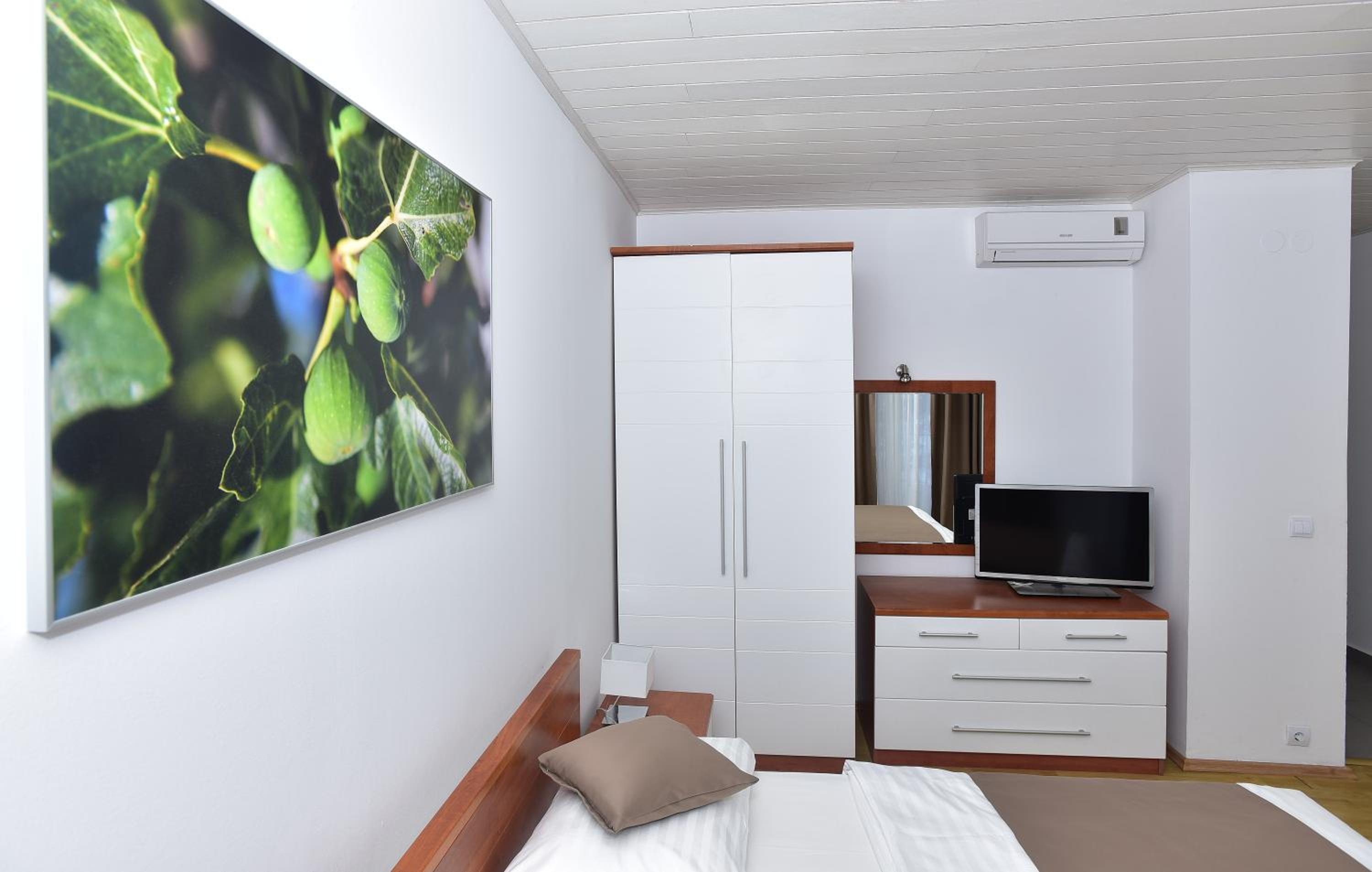 Villa Dalmatia Apartments view 5